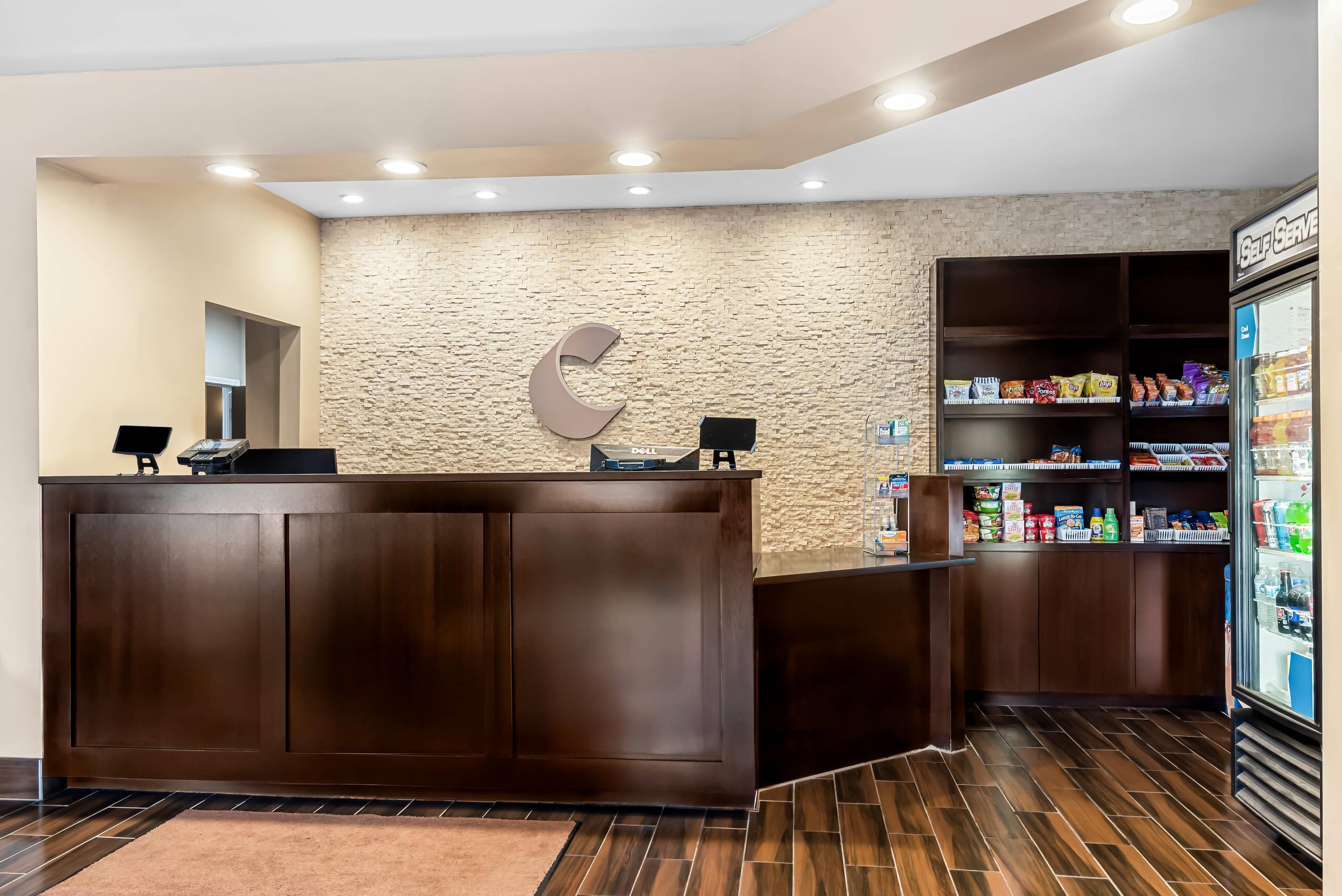 Front desk | Comfort Suites near Camp Lejeune