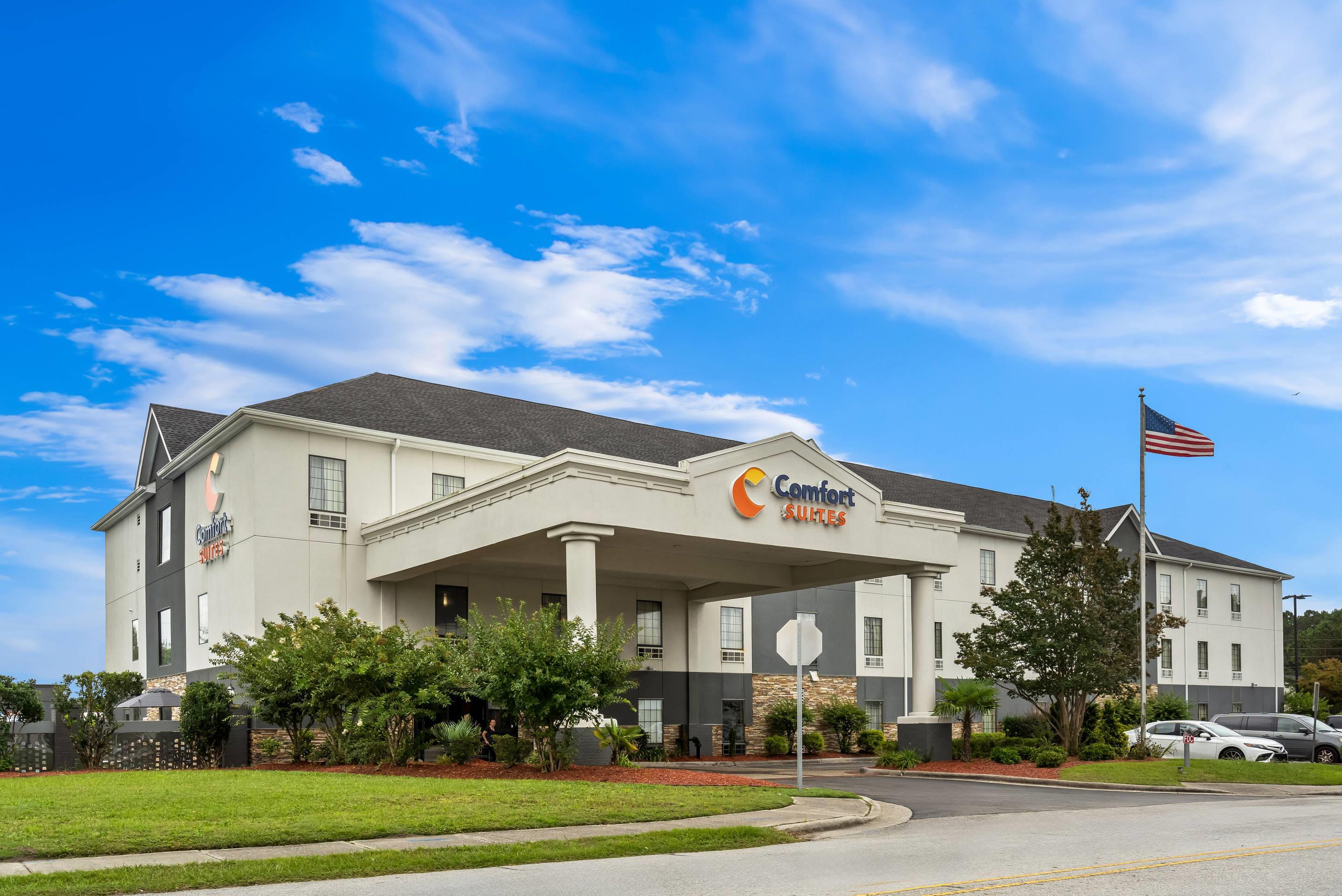 Hotel exterior | Comfort Suites near Camp Lejeune