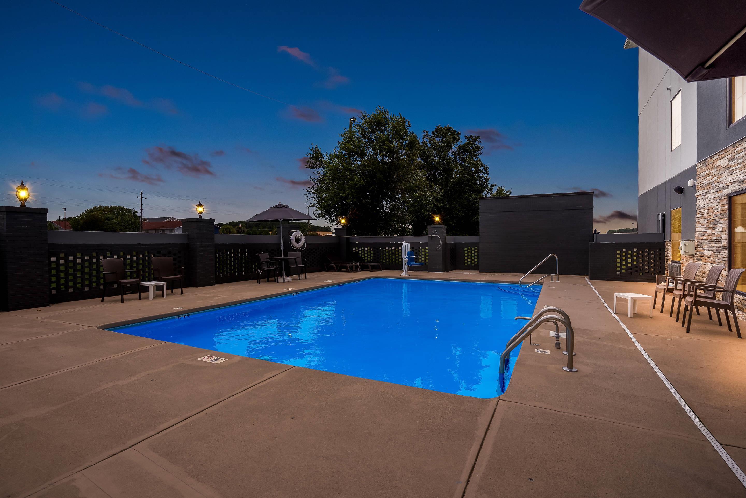 Twilight | Comfort Suites near Camp Lejeune