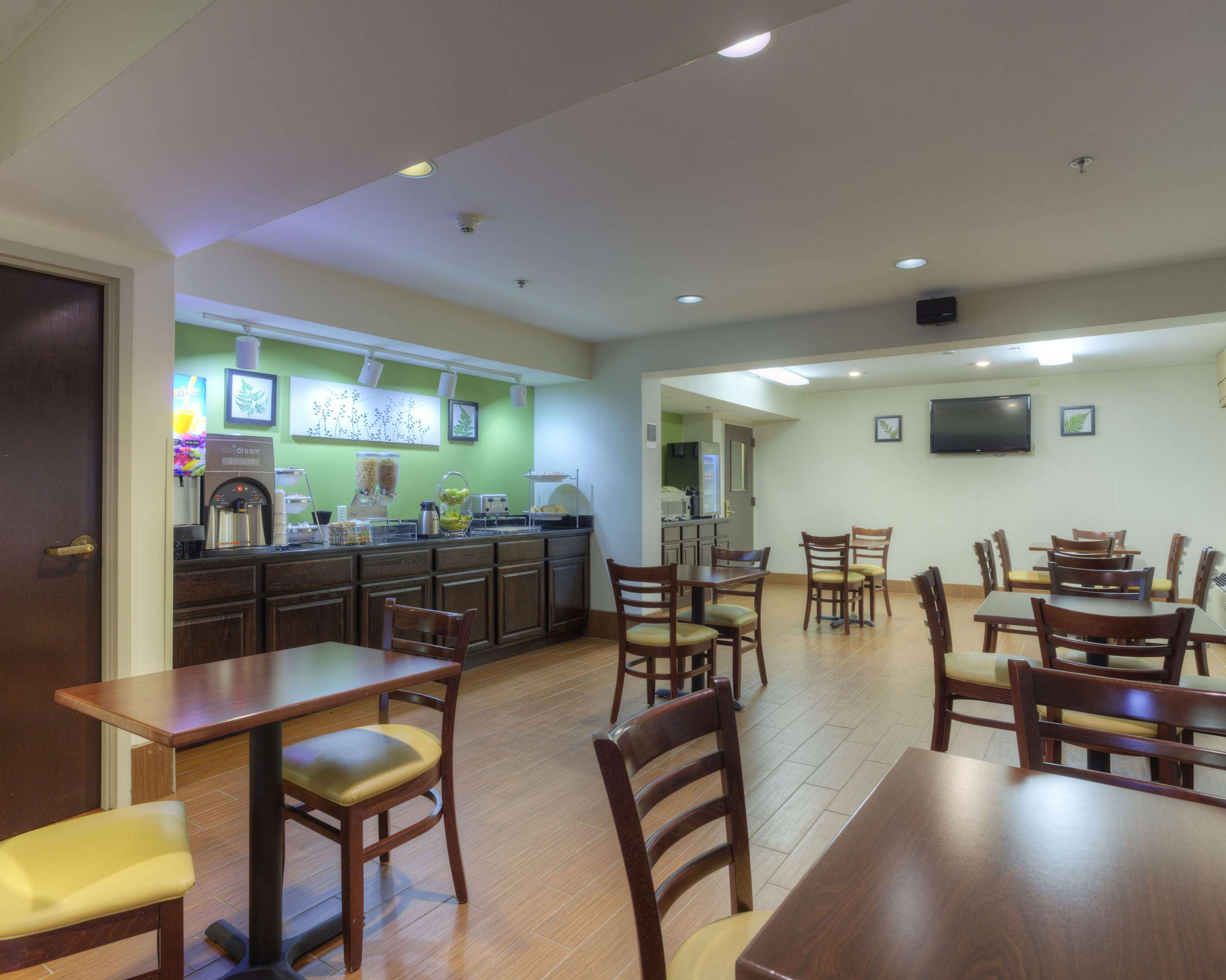 Enjoy breakfast in this seating area | Sleep Inn Bryson City - Cherokee Area