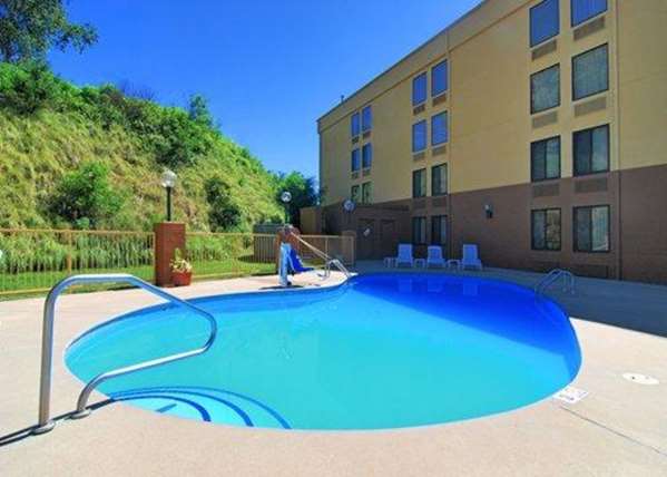 Pool - Comfort Inn Mars Hill