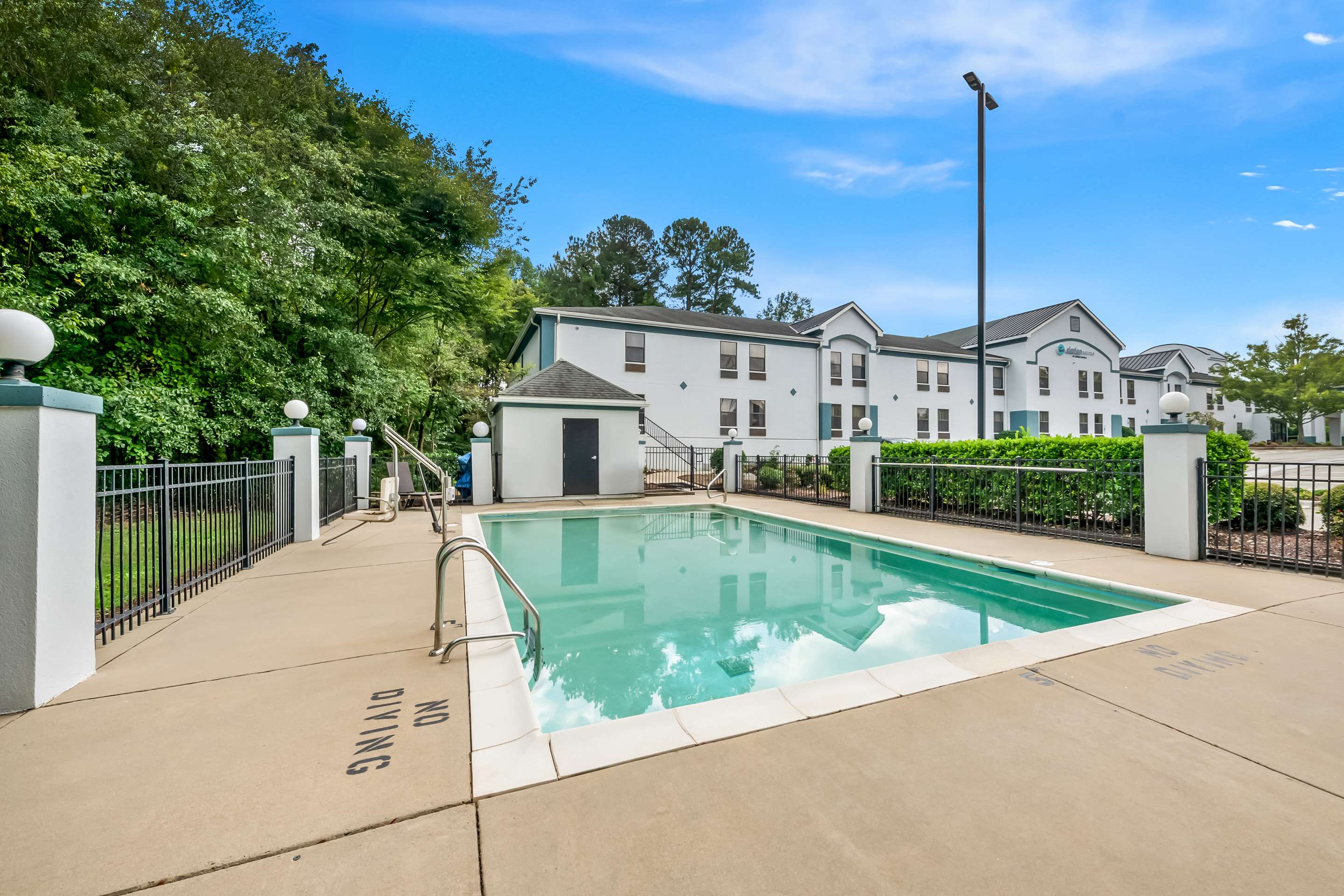 Outdoor pool | Comfort Inn Apex - Holly Springs