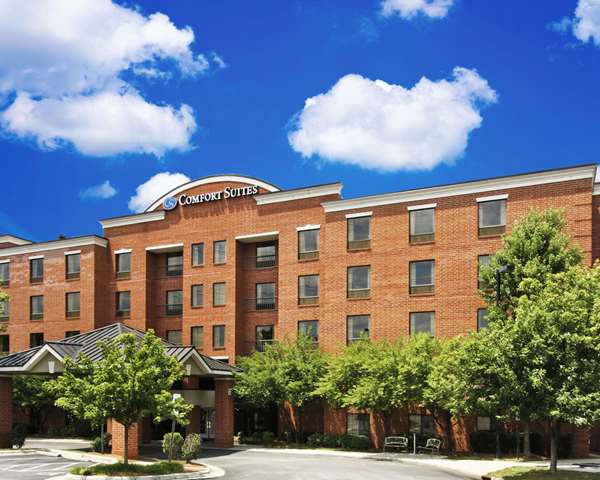 Exterior view - Comfort Suites Cary