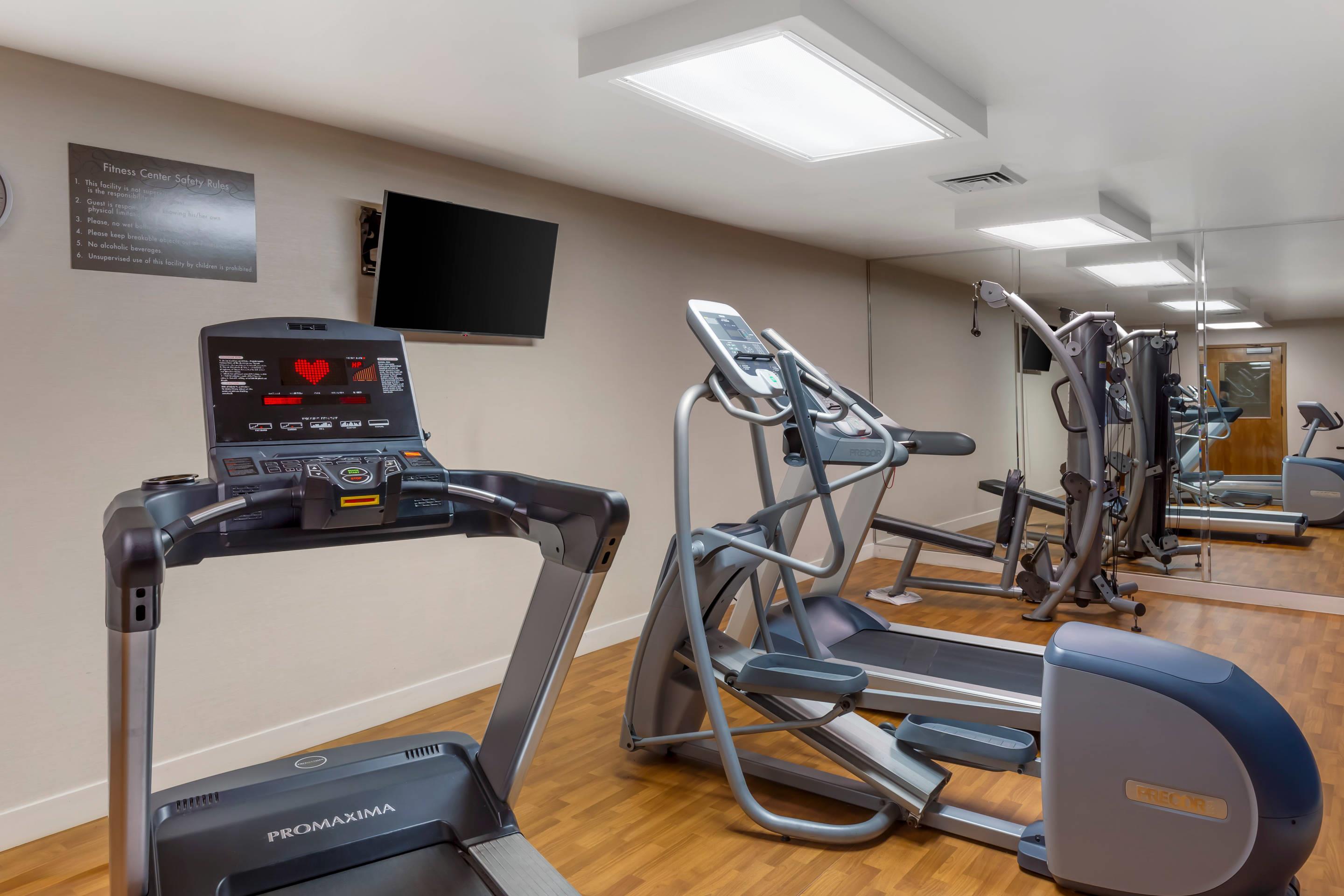Exercise room | Comfort Suites Regency Park