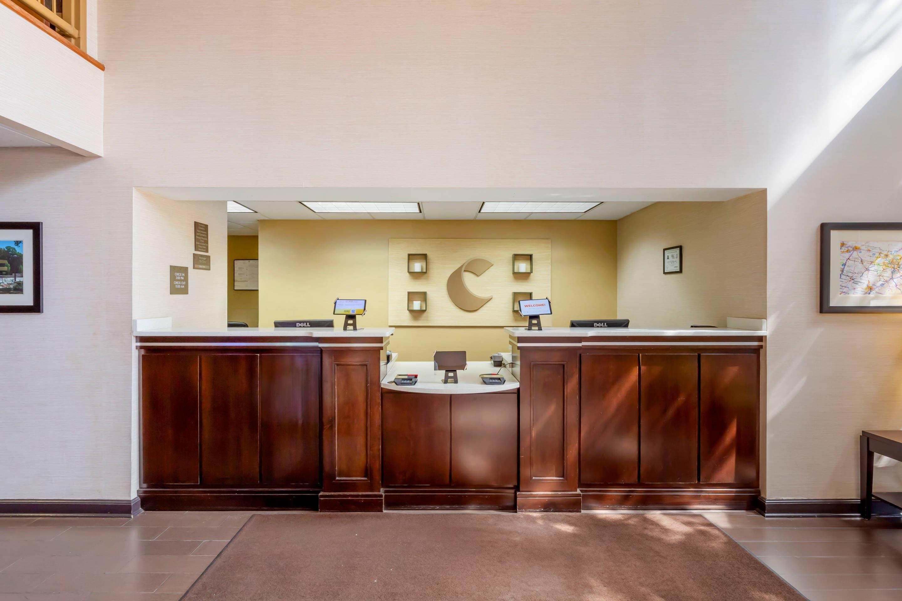 Front desk | Comfort Suites Regency Park