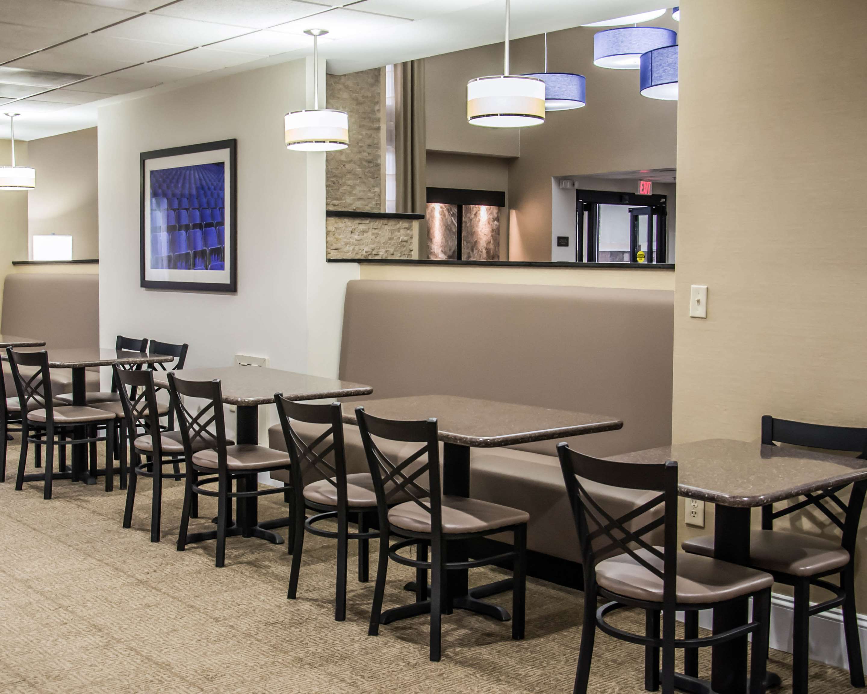 Breakfast area | Comfort Suites Research Park - University