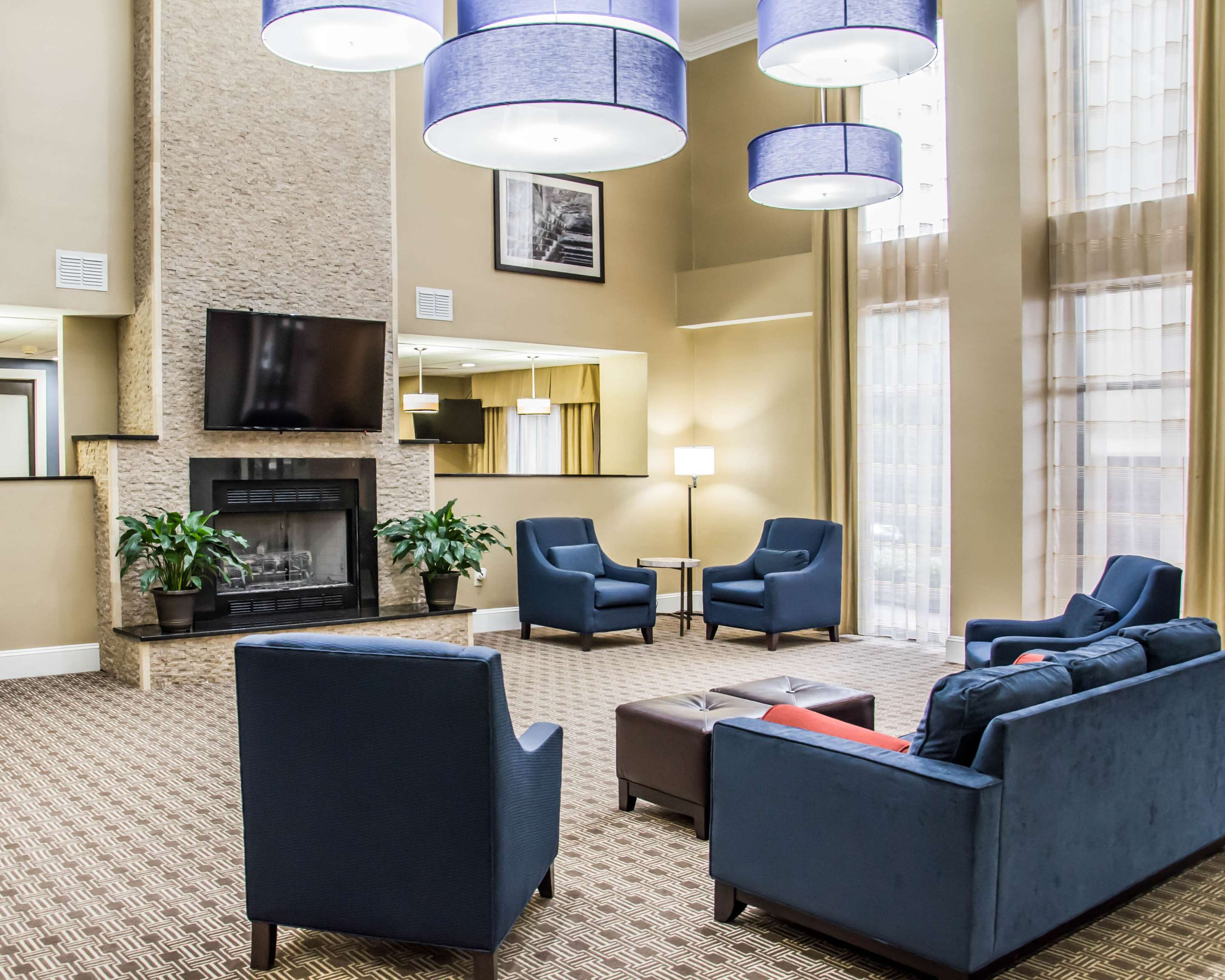 Spacious lobby with sitting area | Comfort Suites Research Park - University