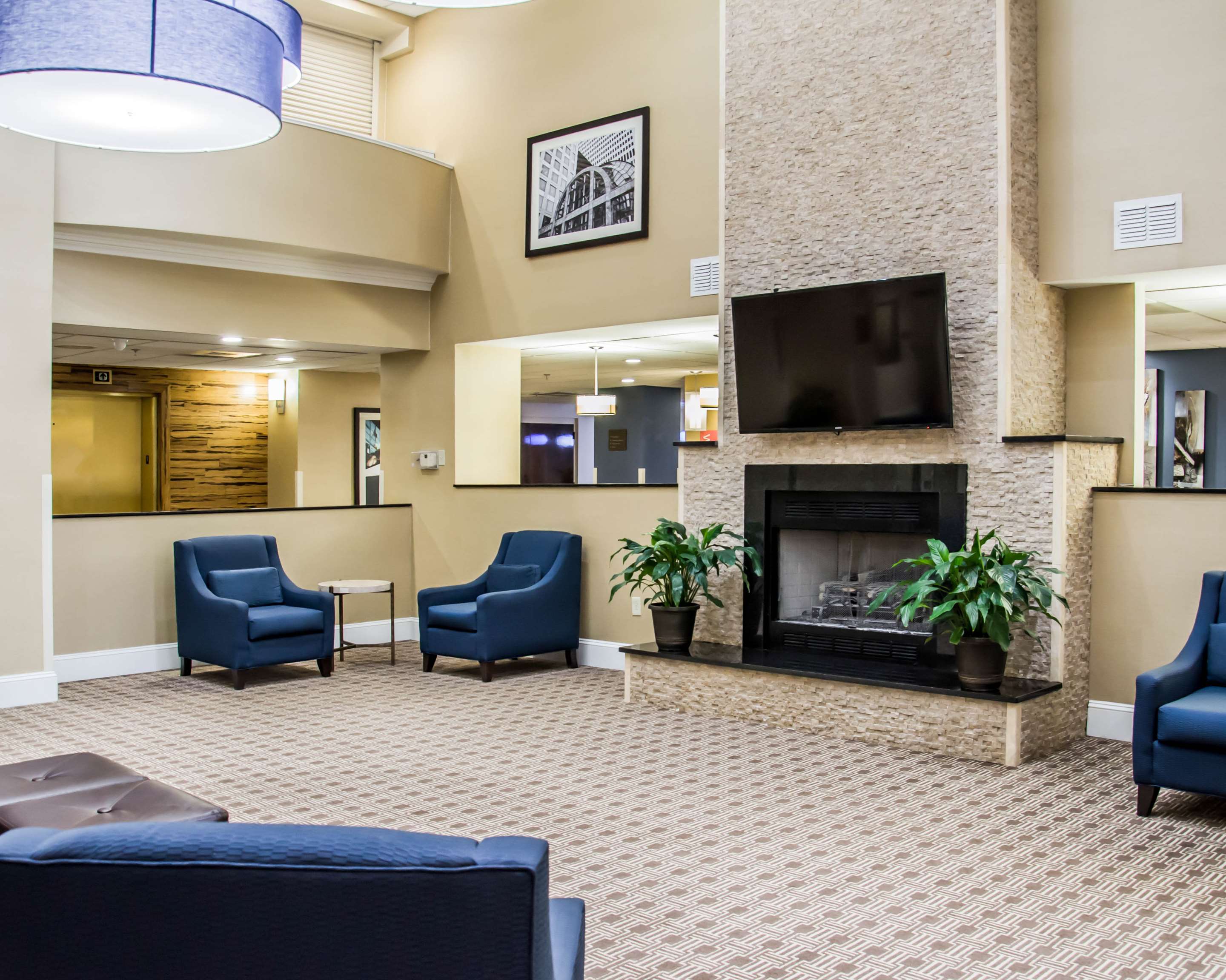 Hotel lobby | Comfort Suites Research Park - University