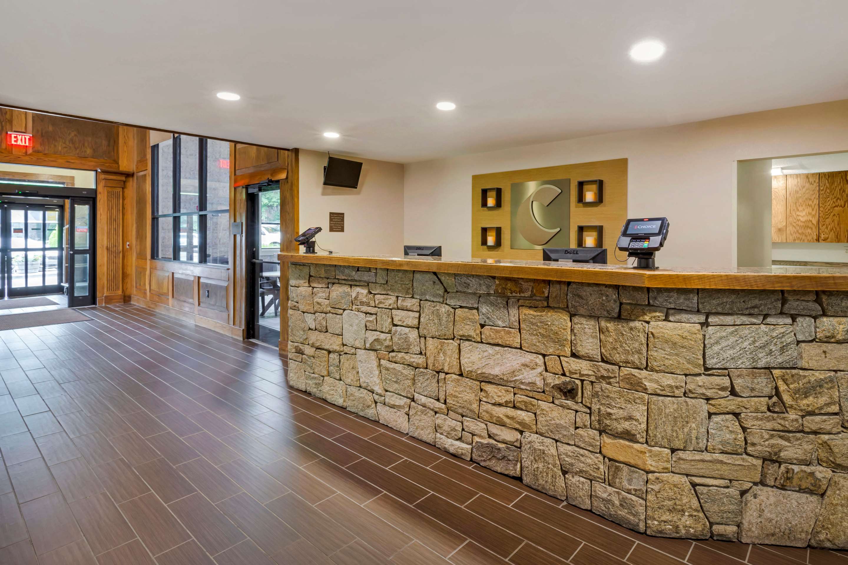 Front desk | Comfort Suites Boone - University Area