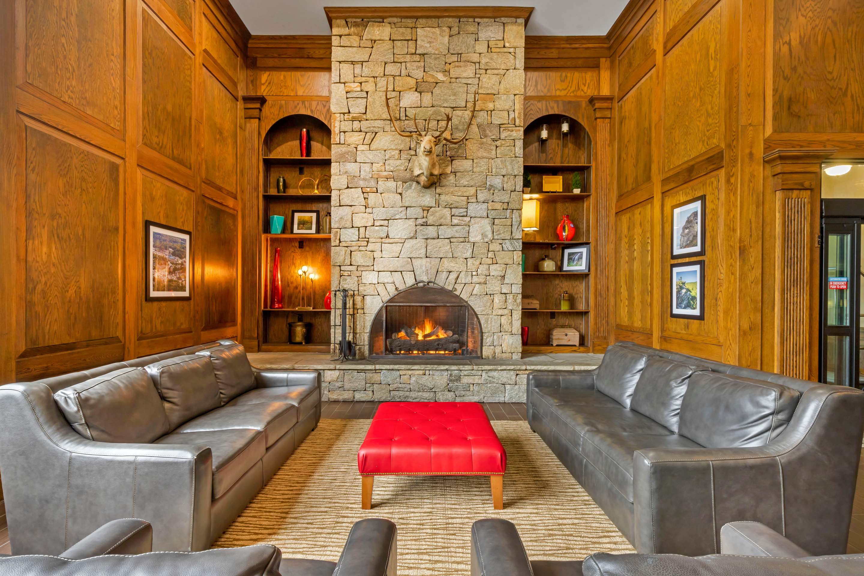 Lobby with sitting area | Comfort Suites Boone - University Area