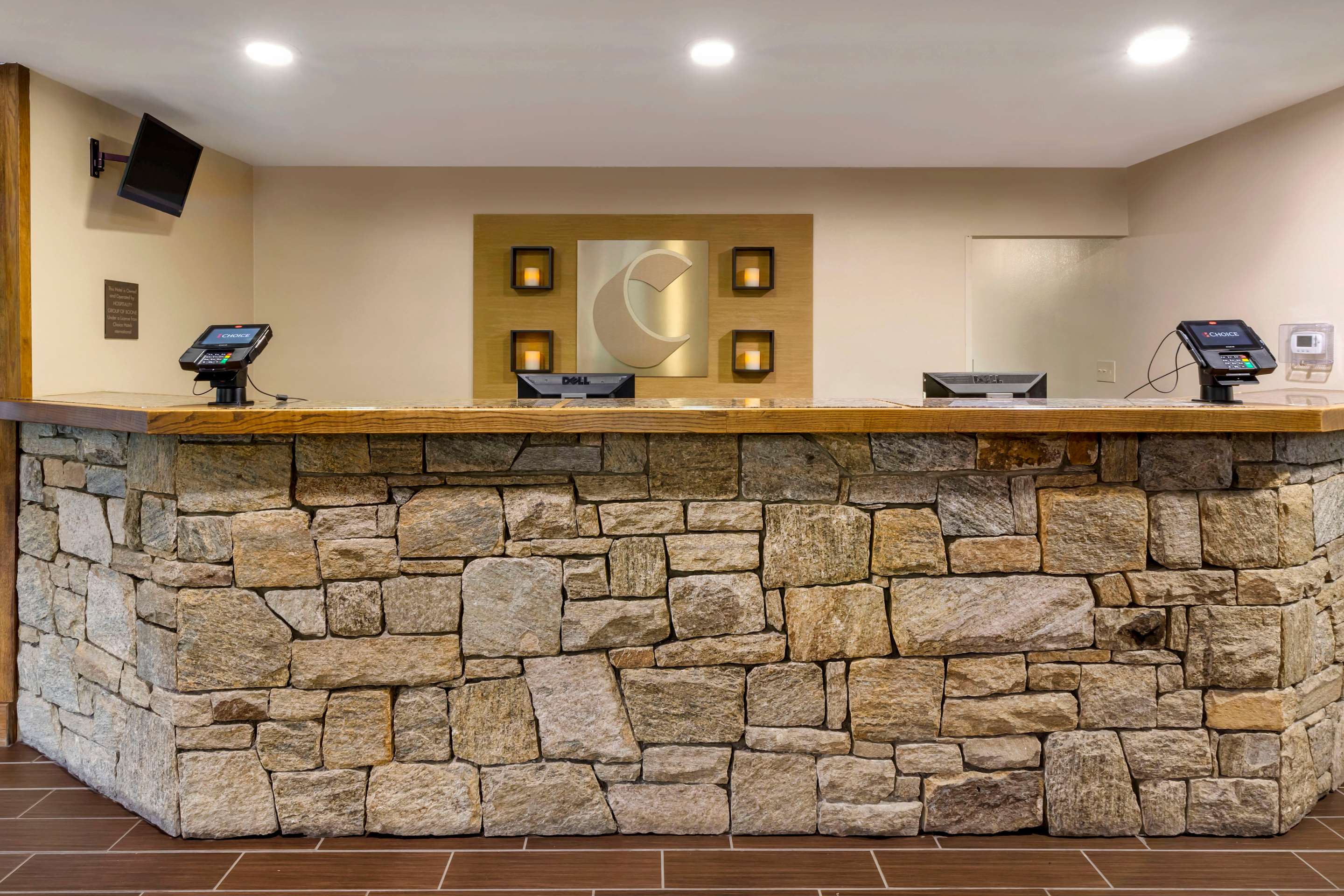 Front desk | Comfort Suites Boone - University Area