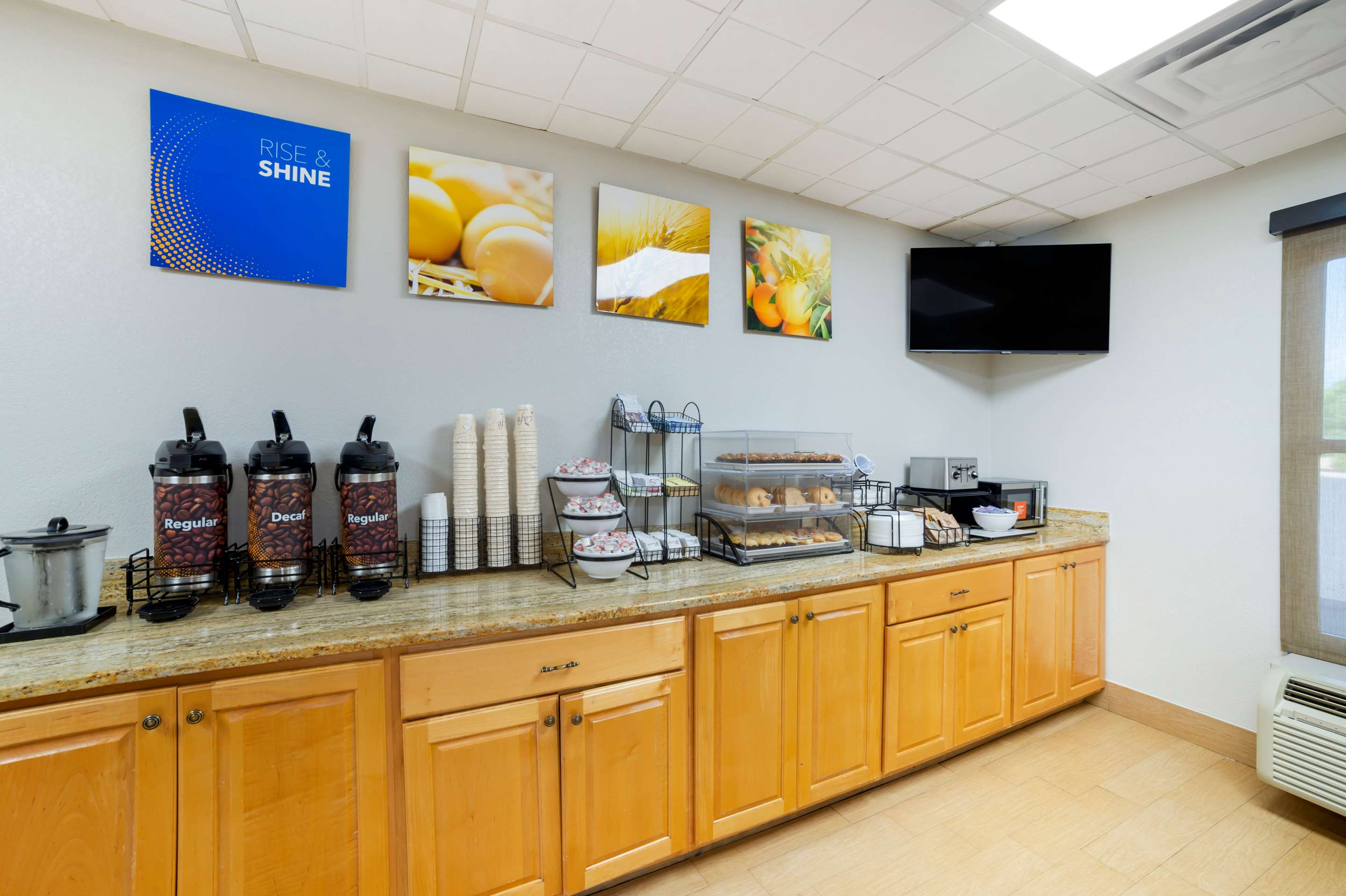Breakfast bar | Comfort Inn Asheville Airport