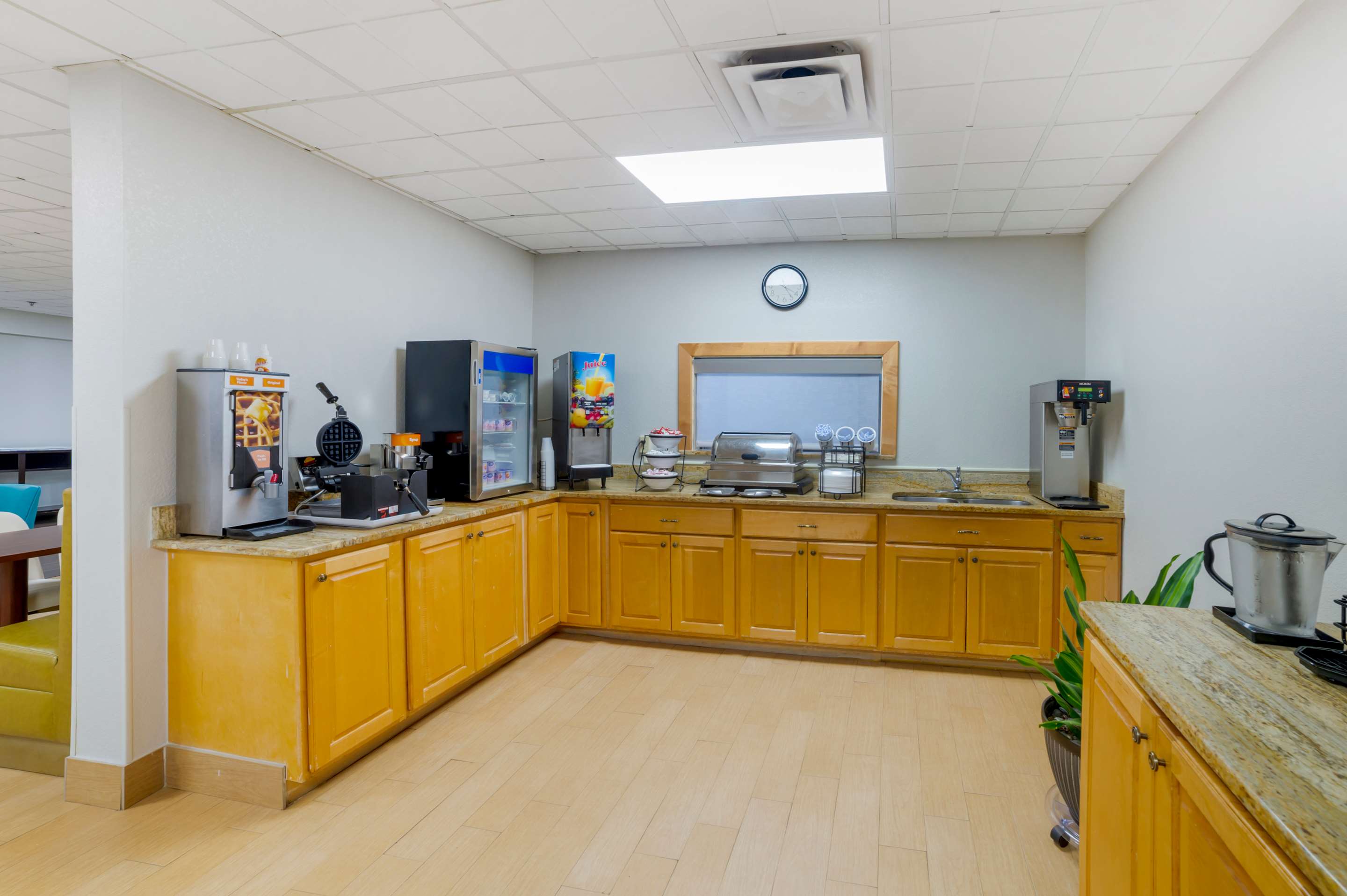 Breakfast bar | Comfort Inn Asheville Airport