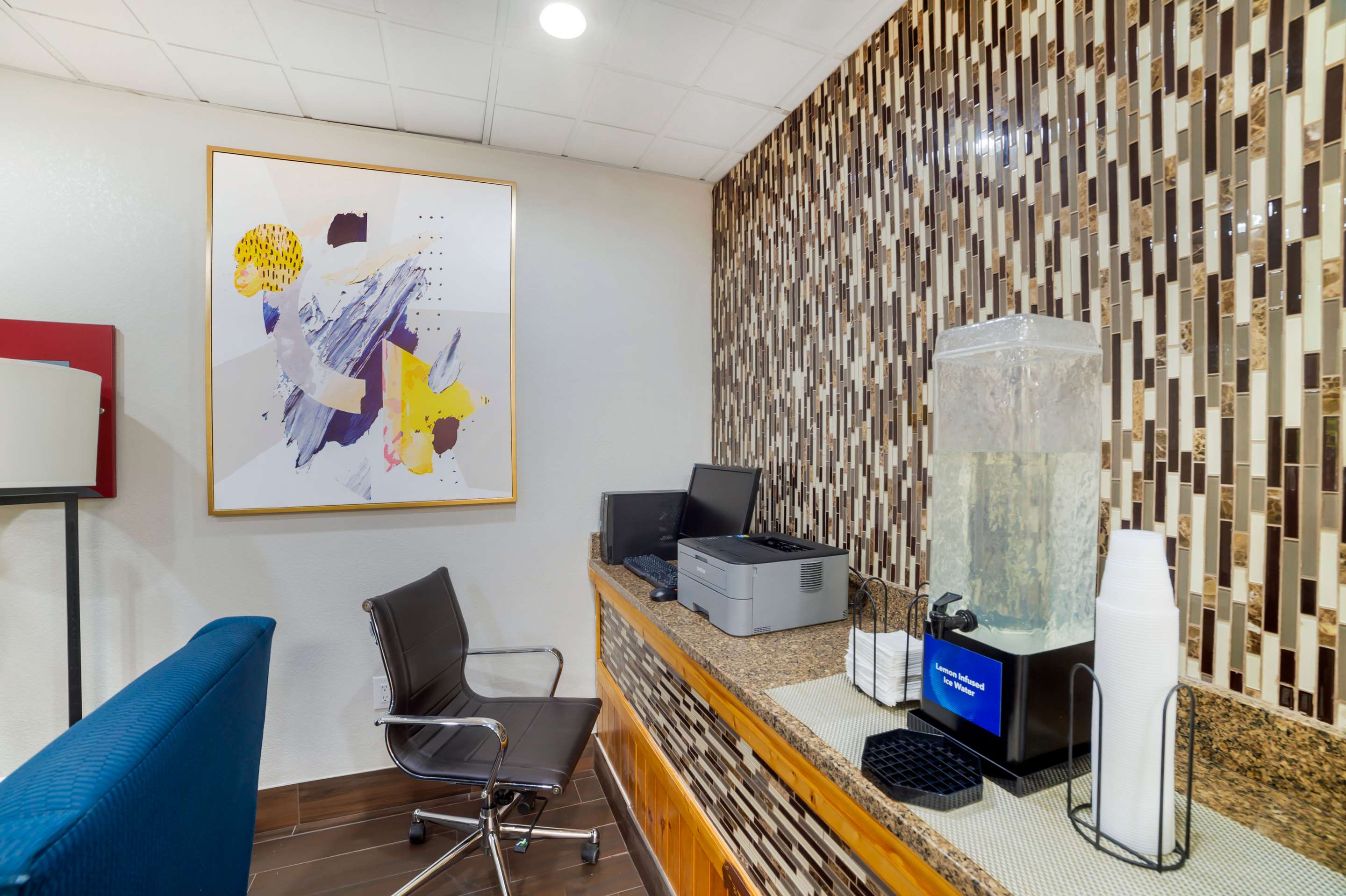 Computer in the lobby | Comfort Inn Asheville Airport
