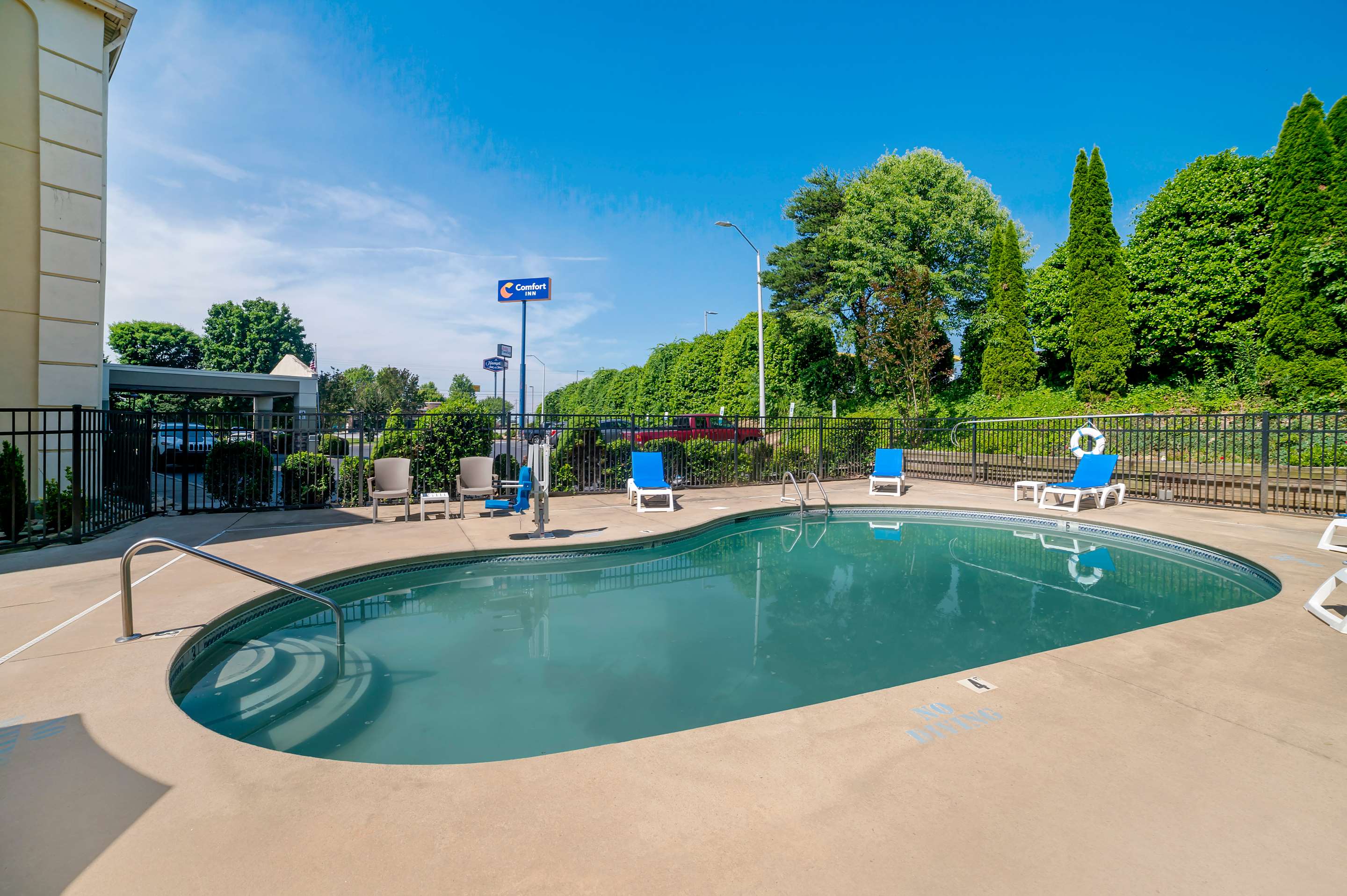 Outdoor pool | Comfort Inn Asheville Airport