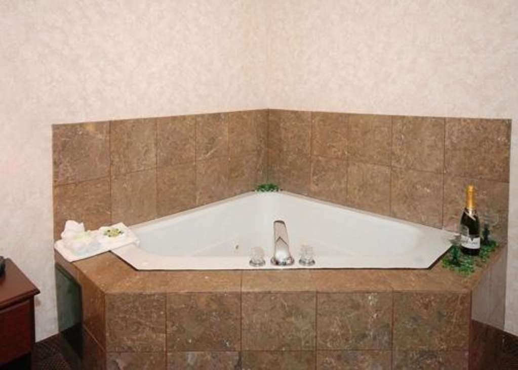 QUALITY INN AND SUITES TARBORO KIN-guestroom-Guest Room,Suite,On-Site.jpg