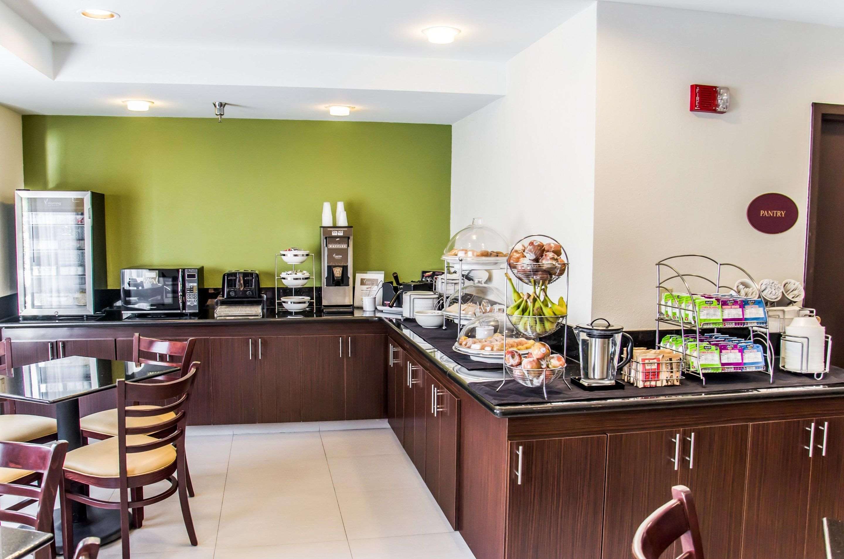 Breakfast area | Sleep Inn Airport - Billy Graham Parkway