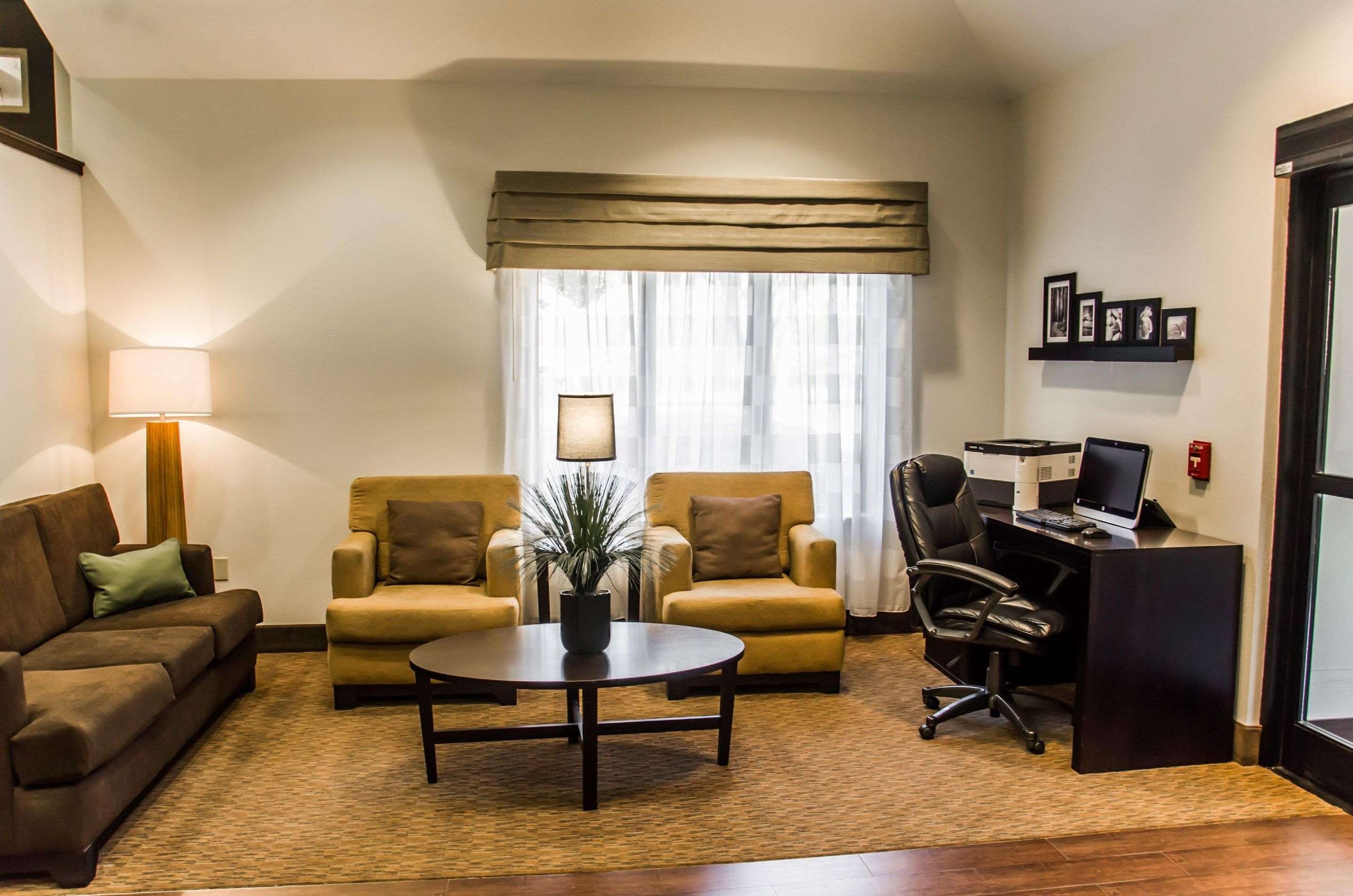Sitting area | Sleep Inn Airport - Billy Graham Parkway