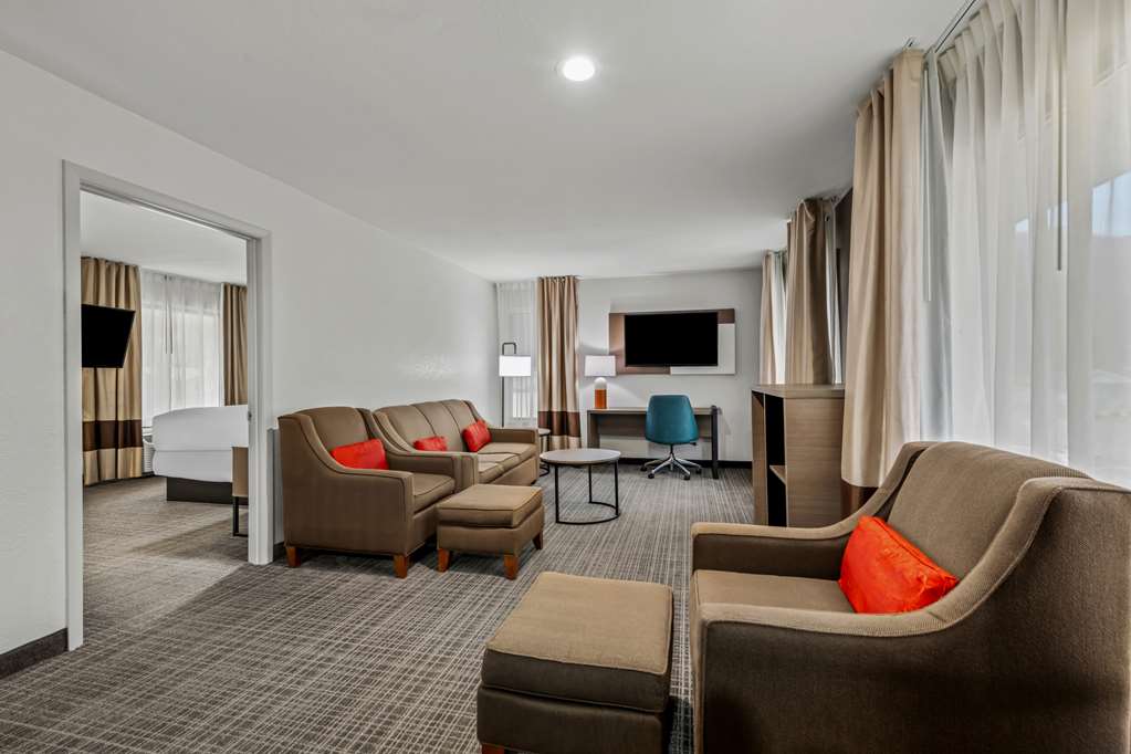 COMFORT INN NEAR GREAT SMOKY MOUNTA-guestroom-Guest Room,Suite,On-Site.jpg