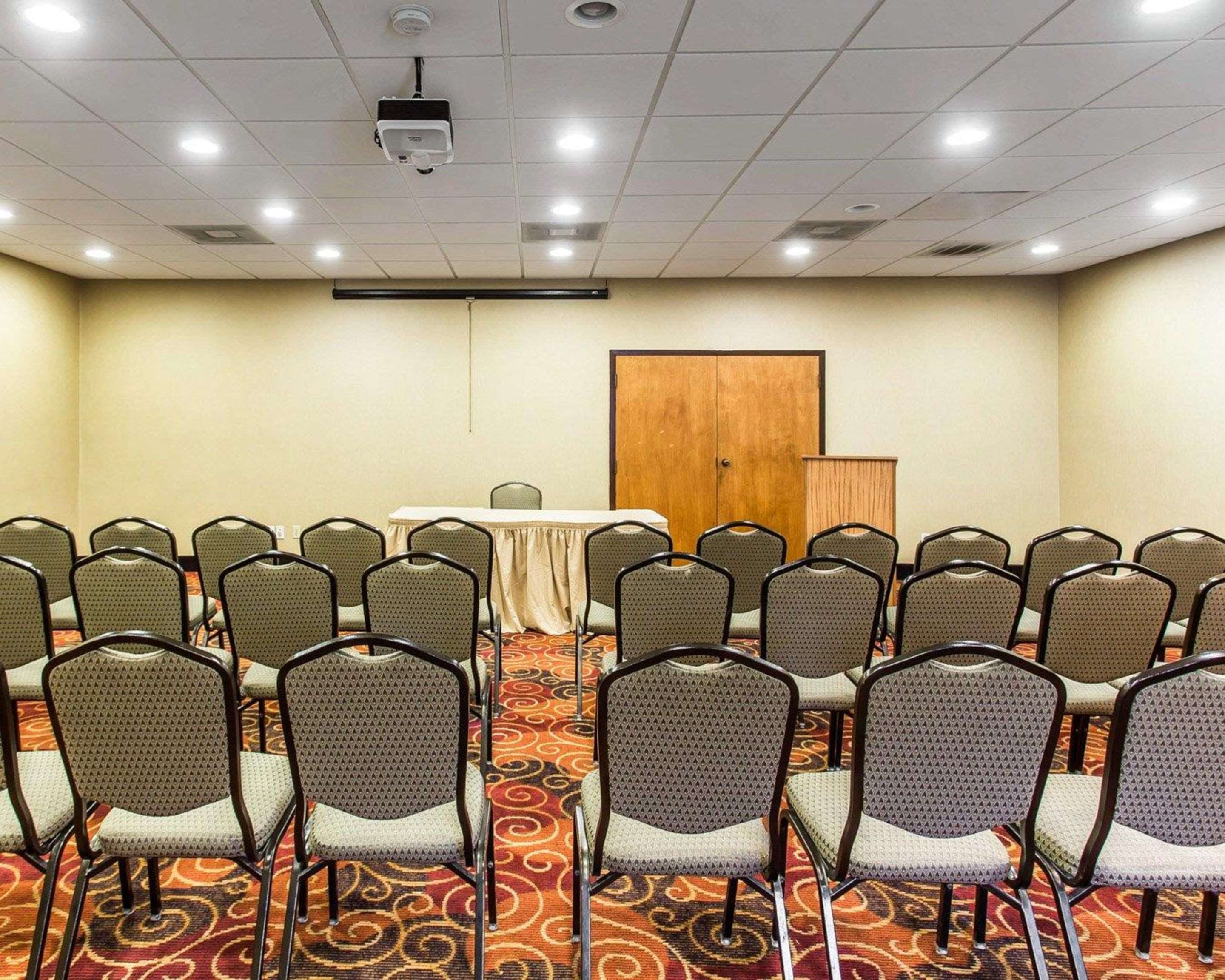Meeting room | Quality Suites