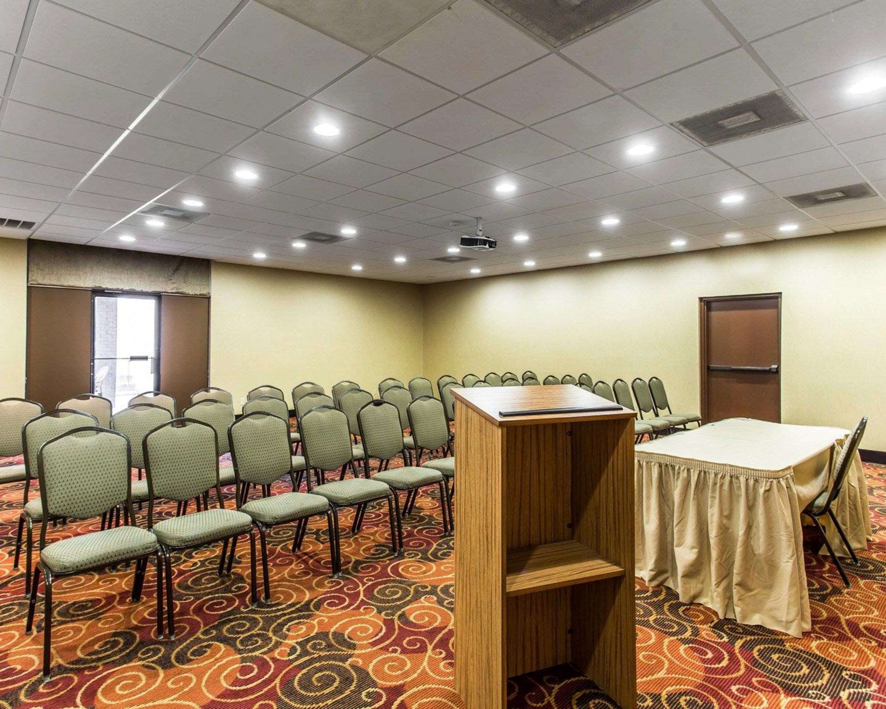 Meeting room | Quality Suites