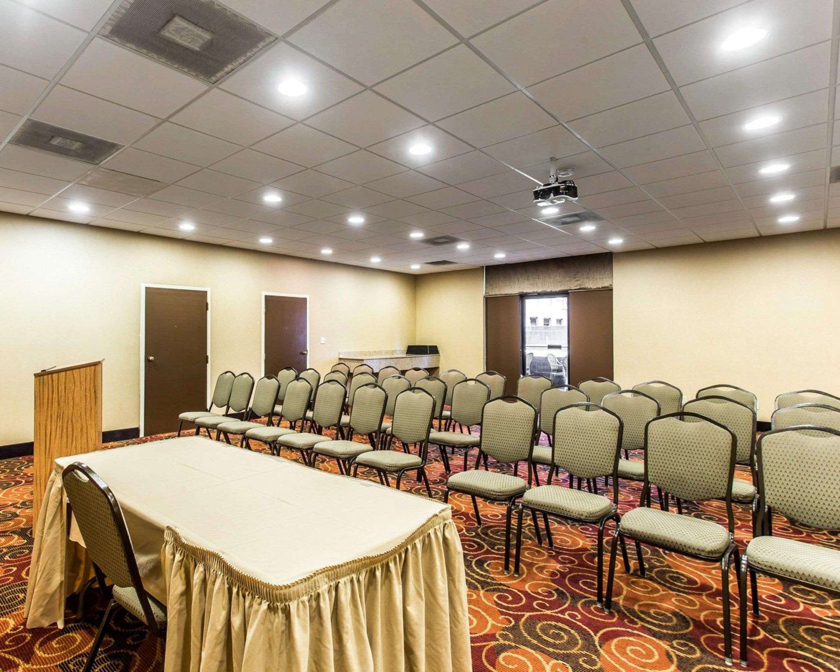 Meeting room | Quality Suites