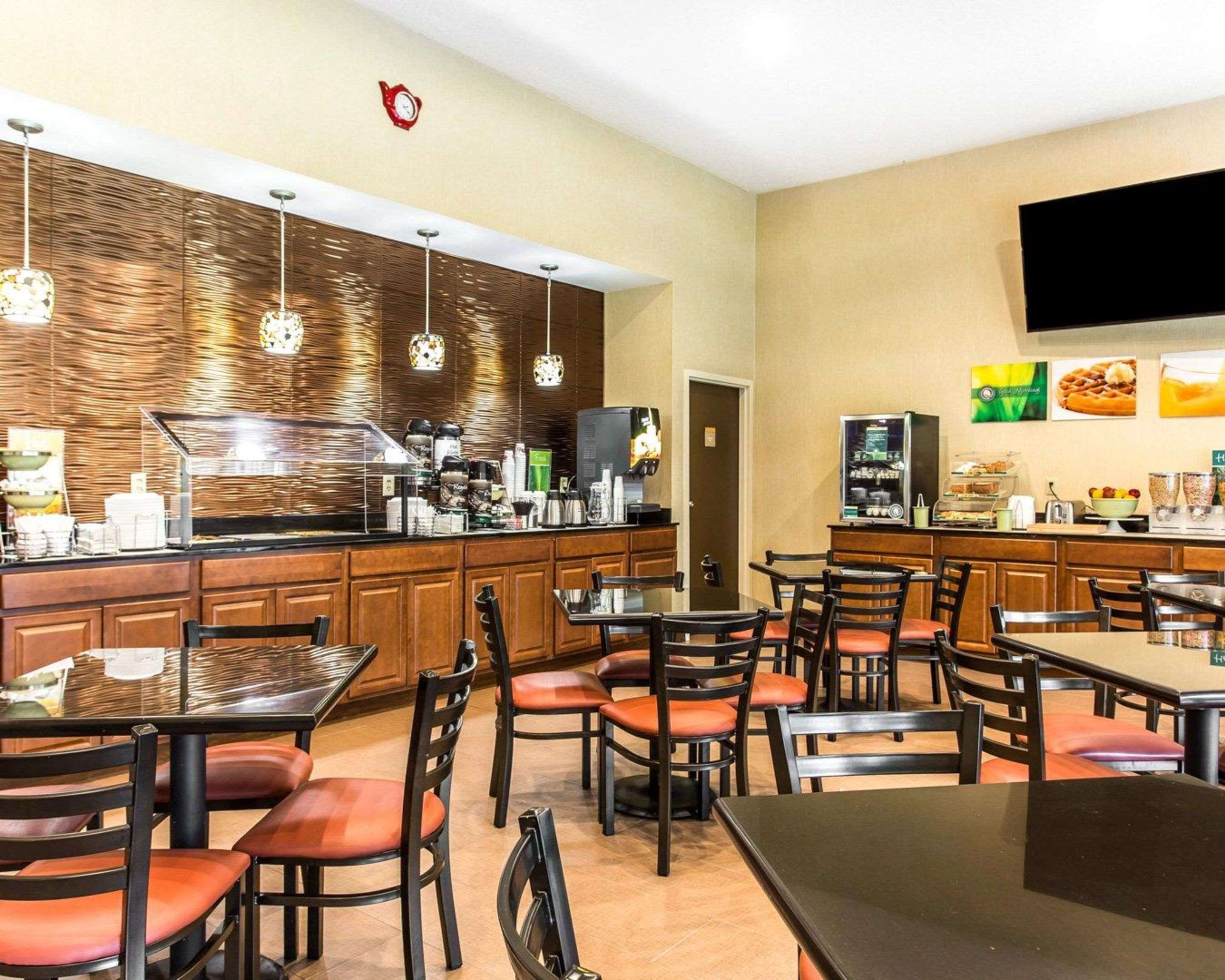 Free full breakfast | Quality Suites