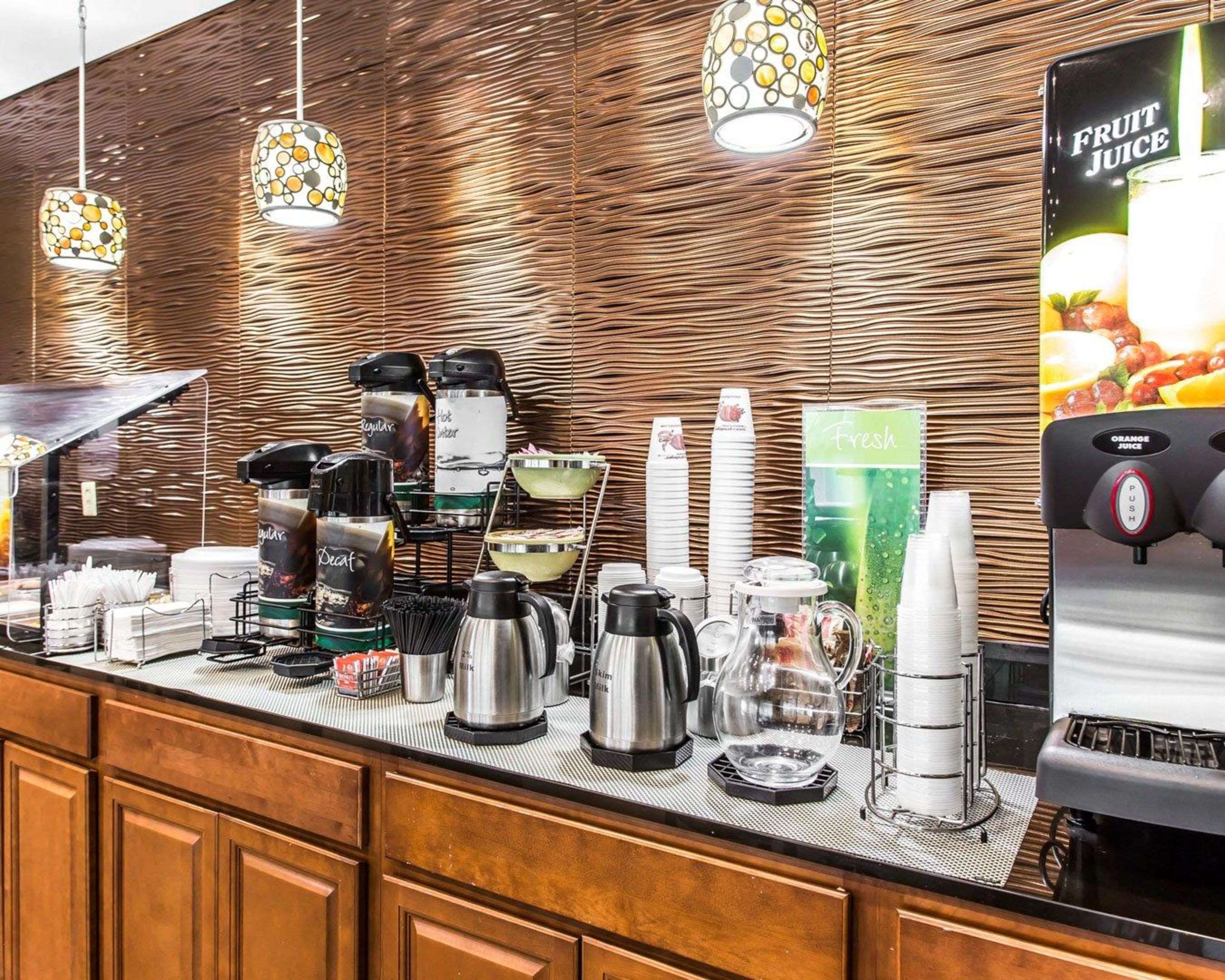 Breakfast counter | Quality Suites