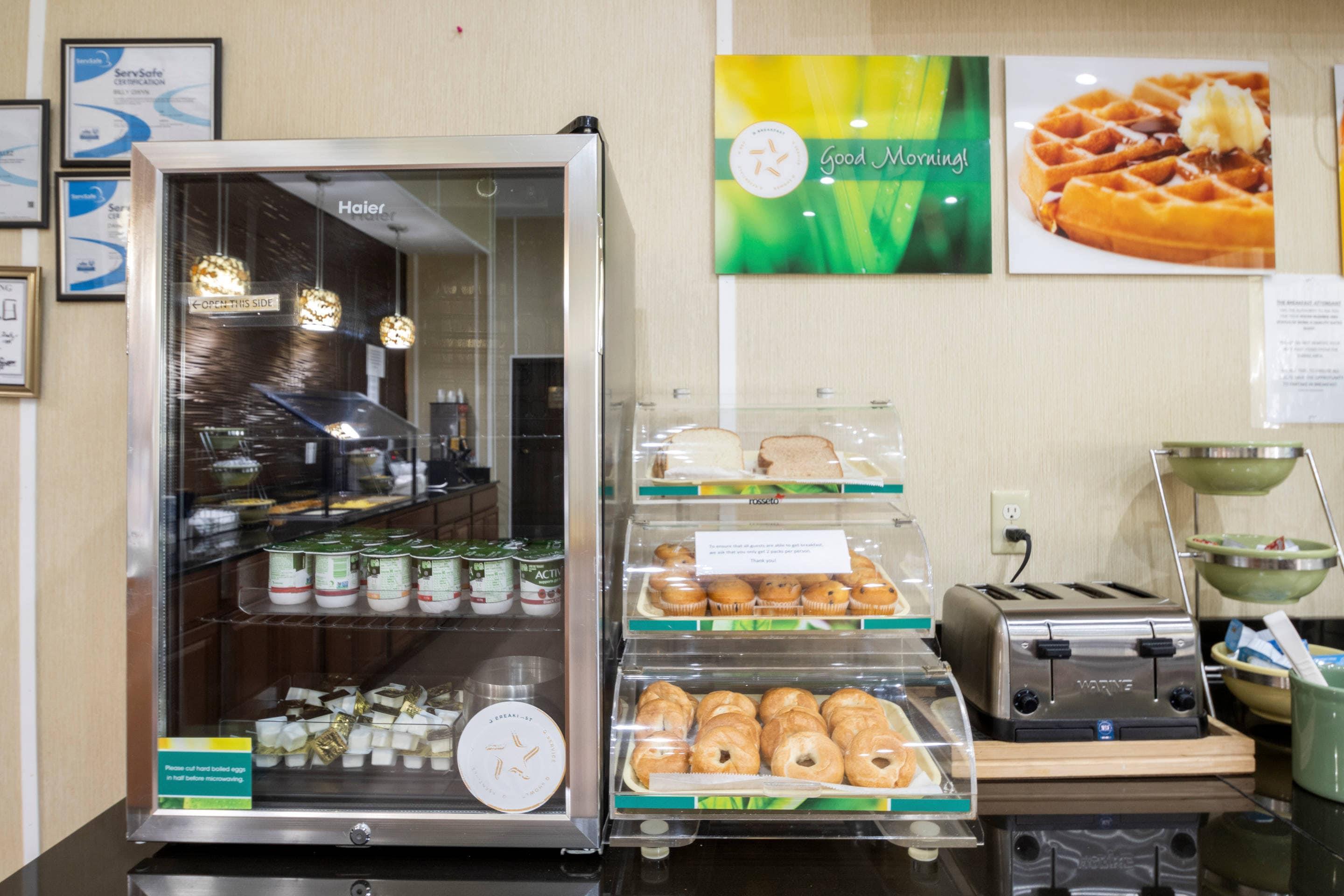 Breakfast area | Quality Suites