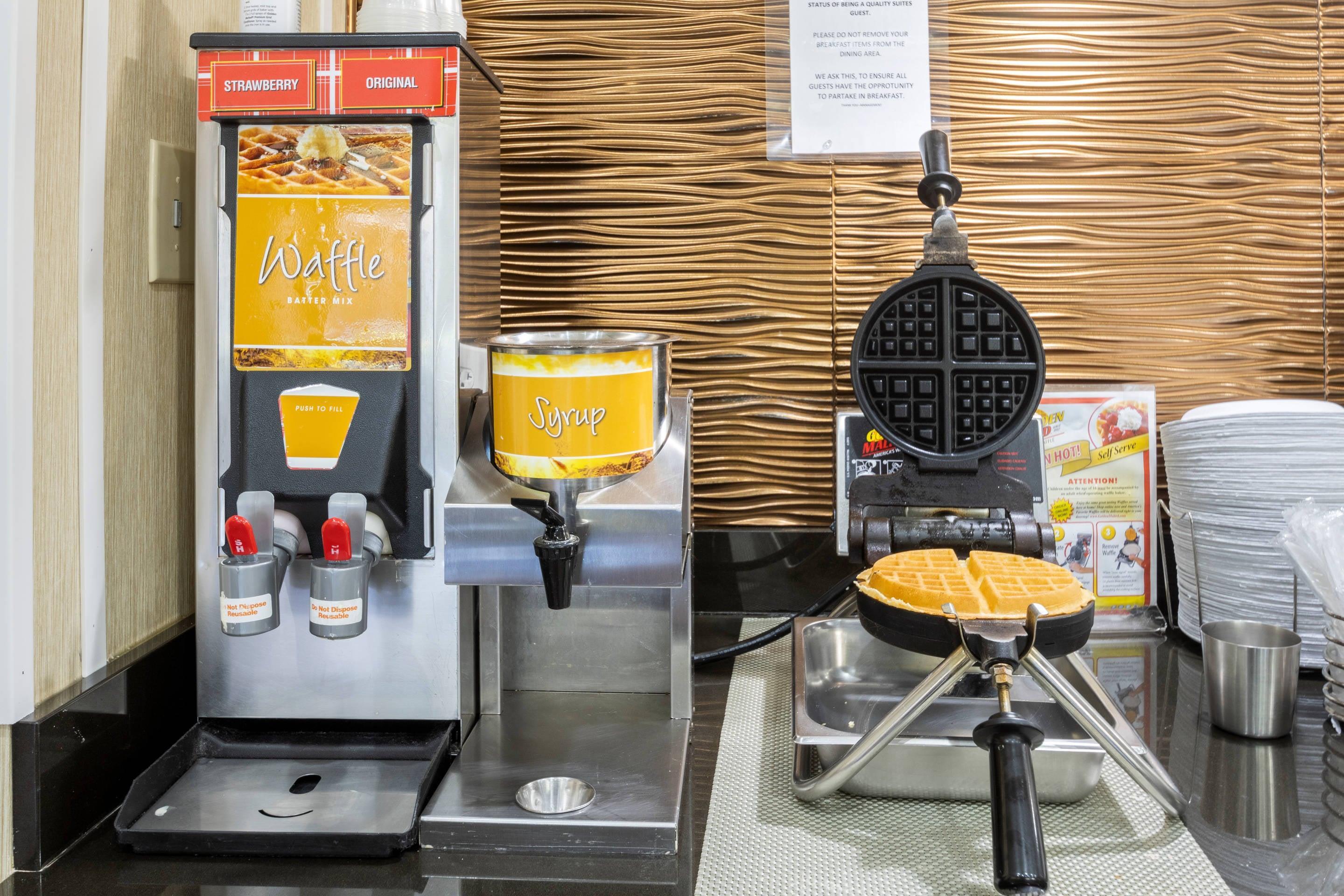 Breakfast area | Quality Suites