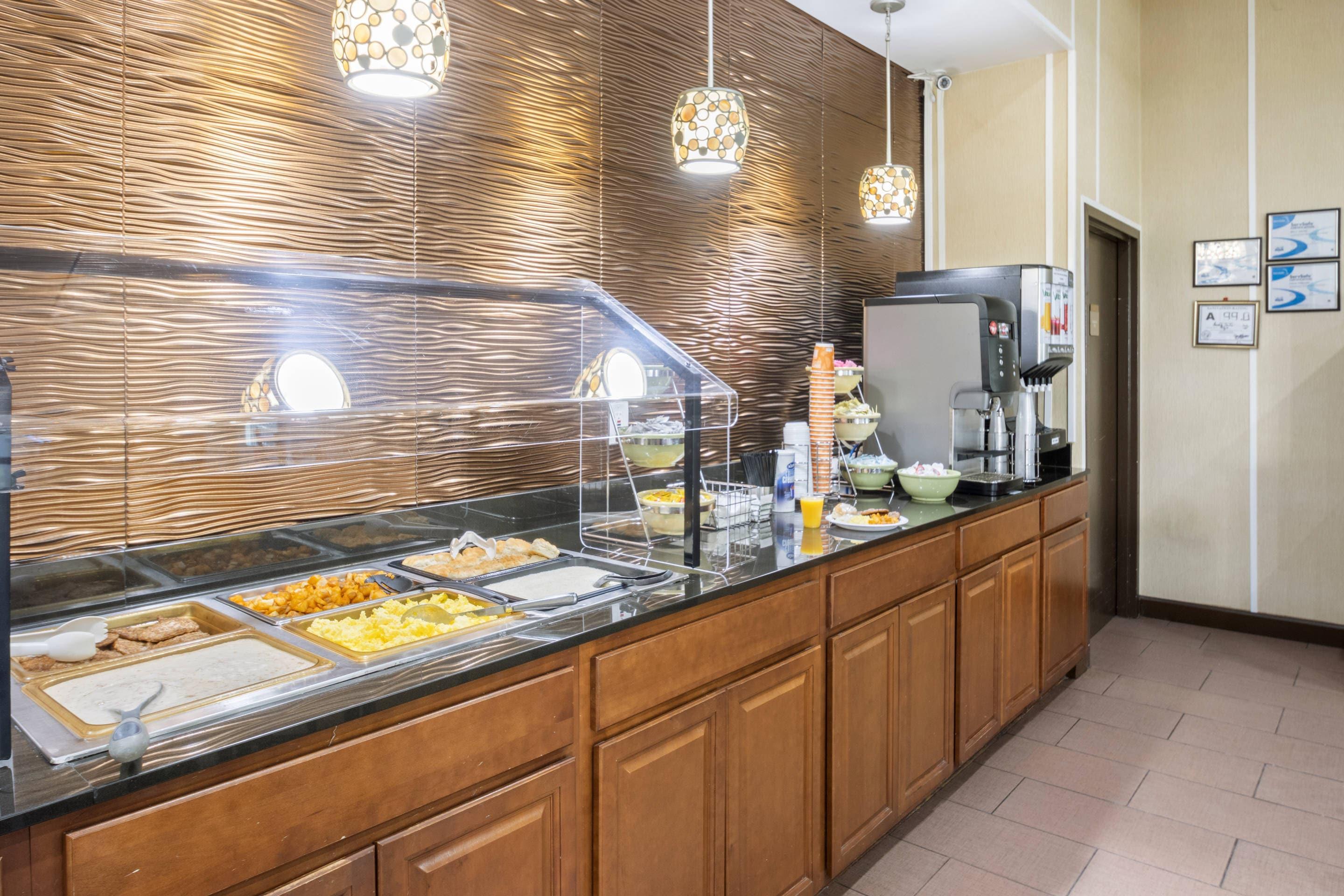 Breakfast area | Quality Suites