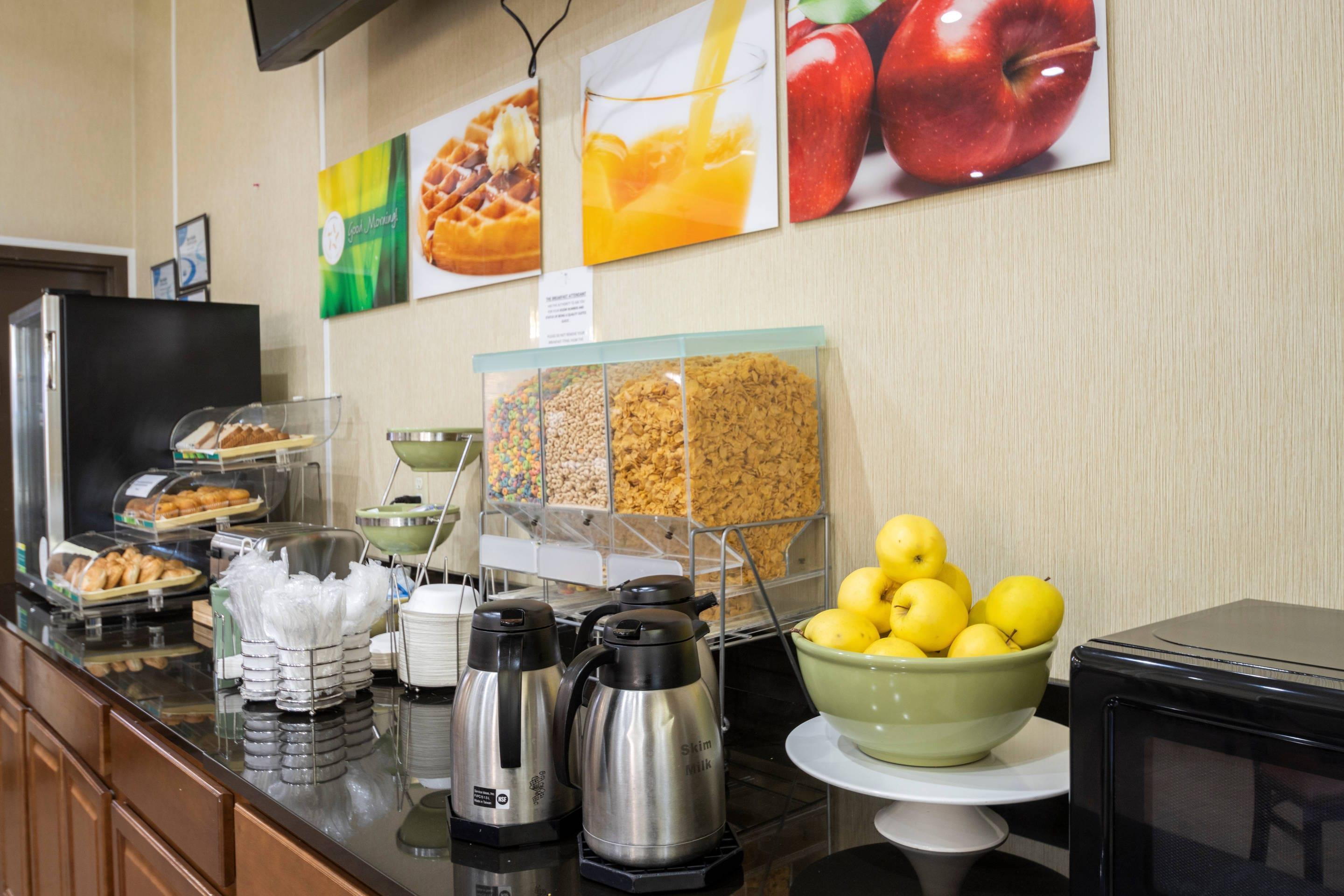 Breakfast area | Quality Suites