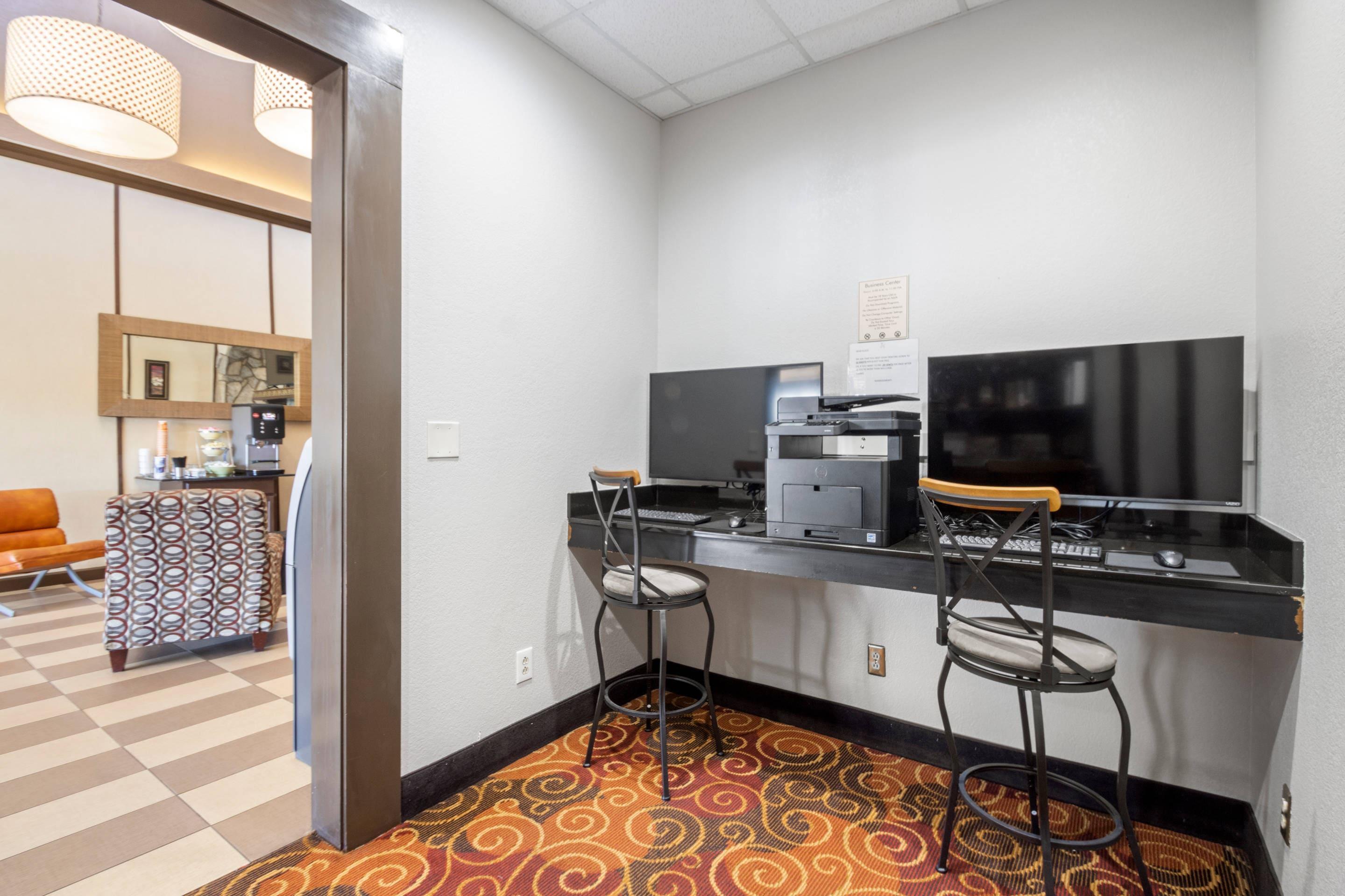 Business center | Quality Suites
