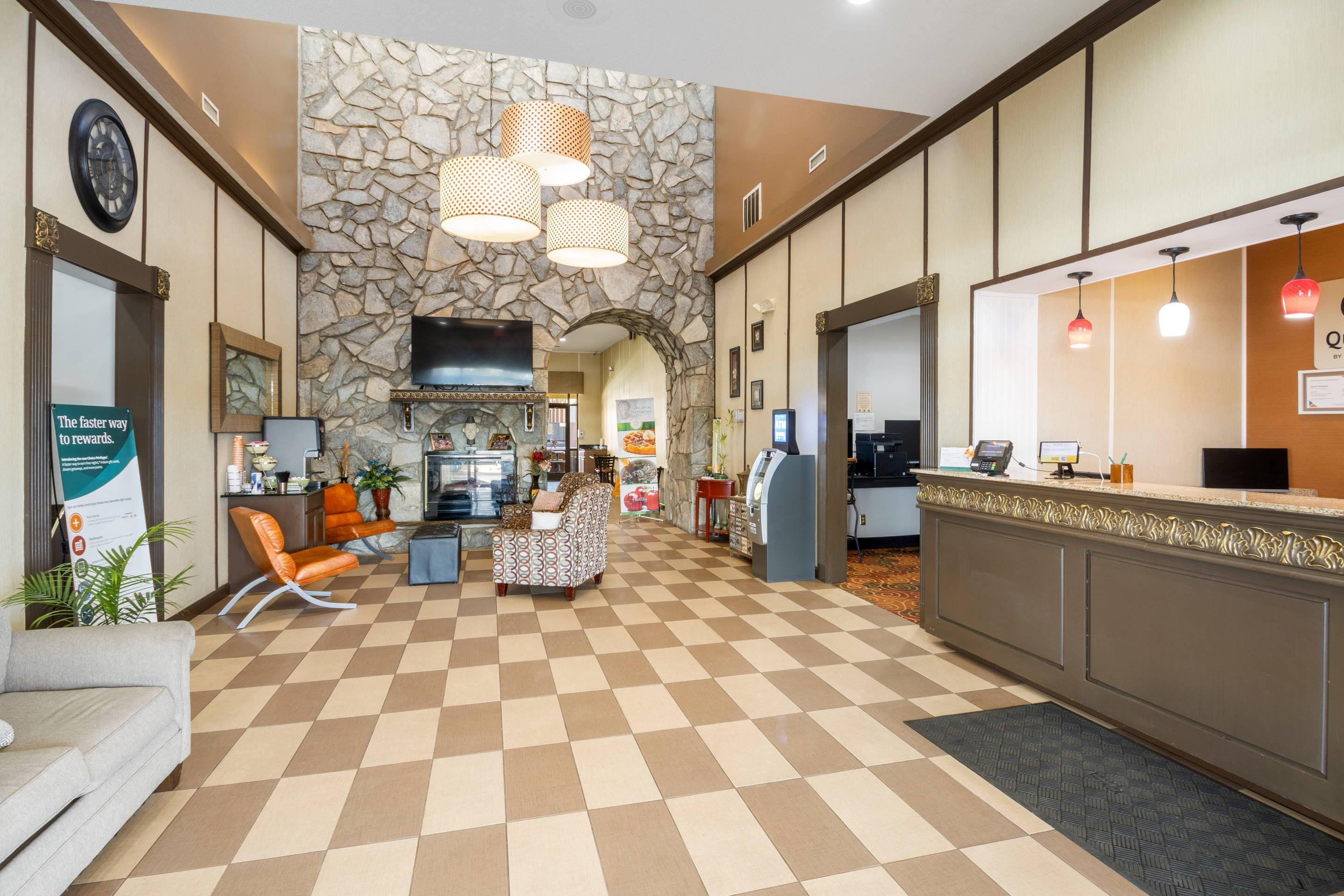 Hotel lobby | Quality Suites