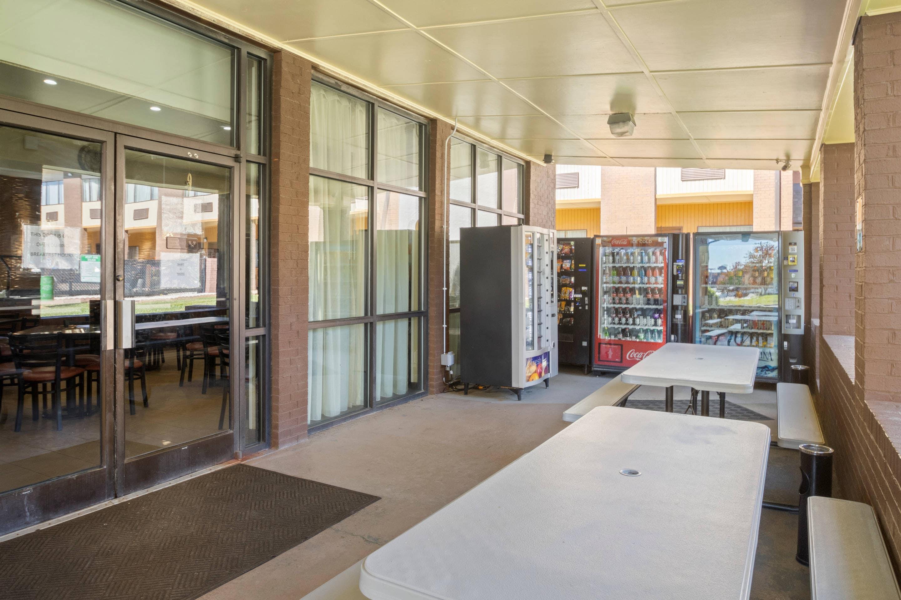 Hotel vending area | Quality Suites