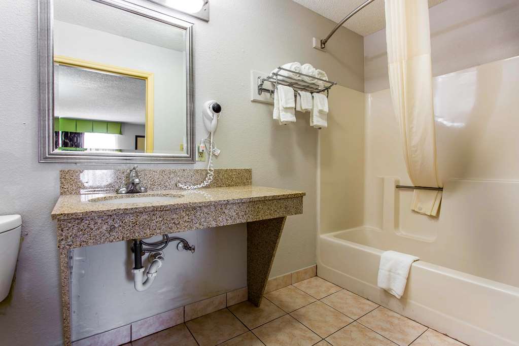 QUALITY INN ALBEMARLE-guestroom-Guest Room,Bathroom,On-Site.jpg