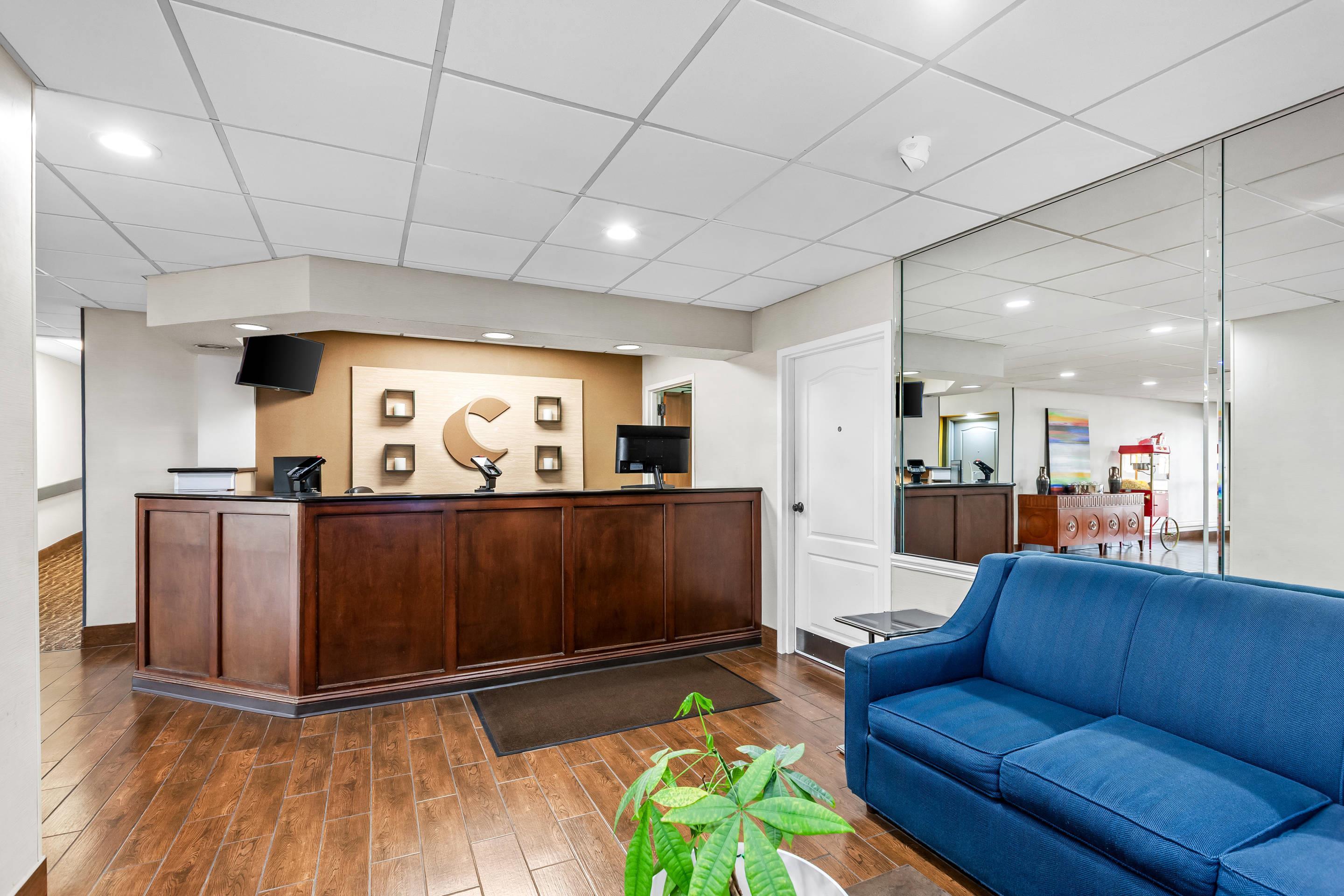 Hotel lobby | Comfort Inn Laurinburg