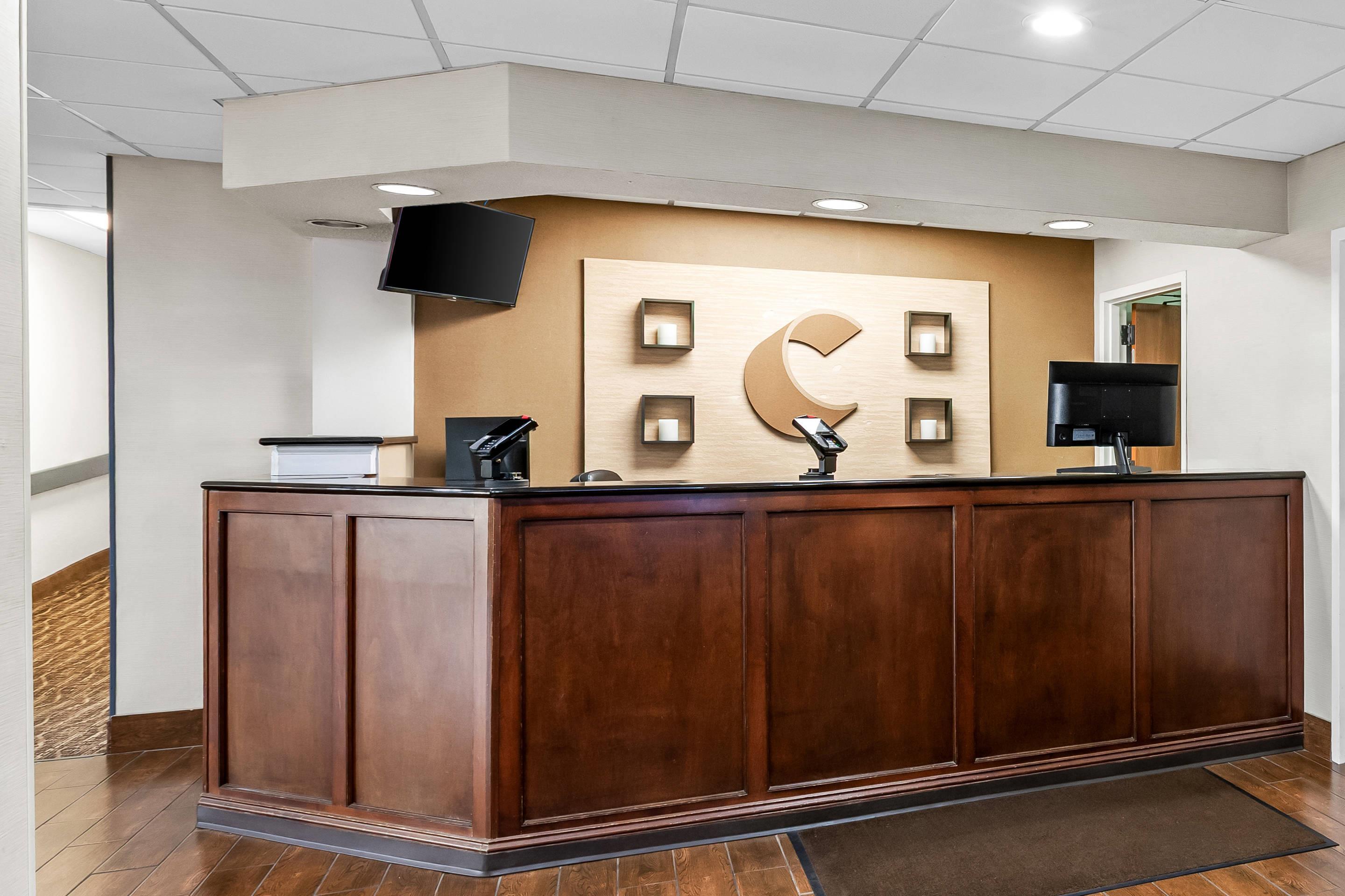 Front desk | Comfort Inn Laurinburg