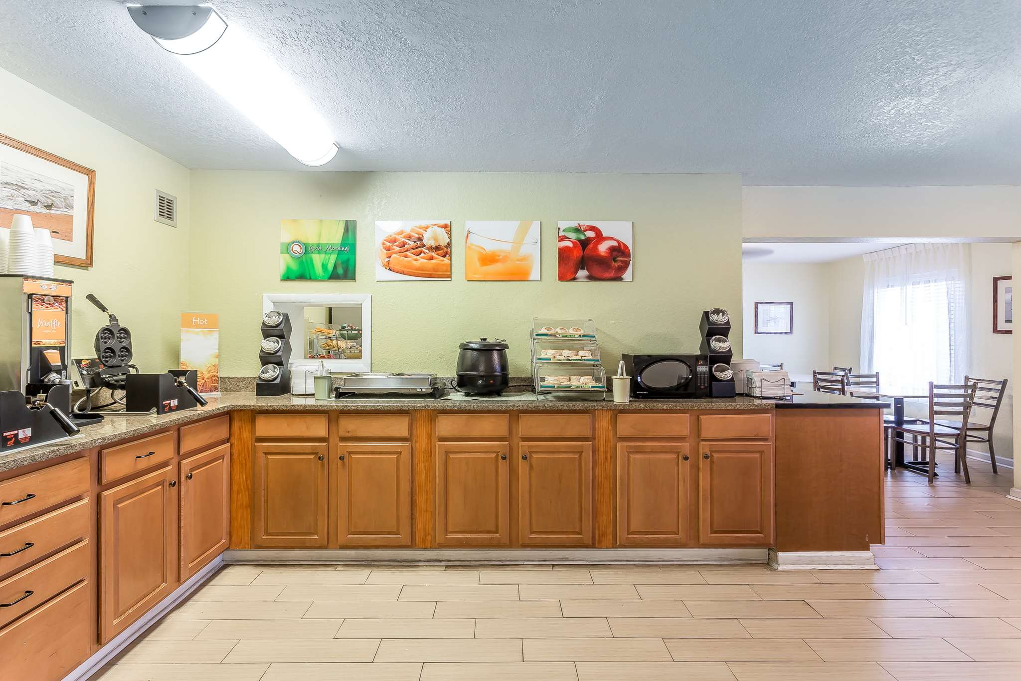 Breakfast area