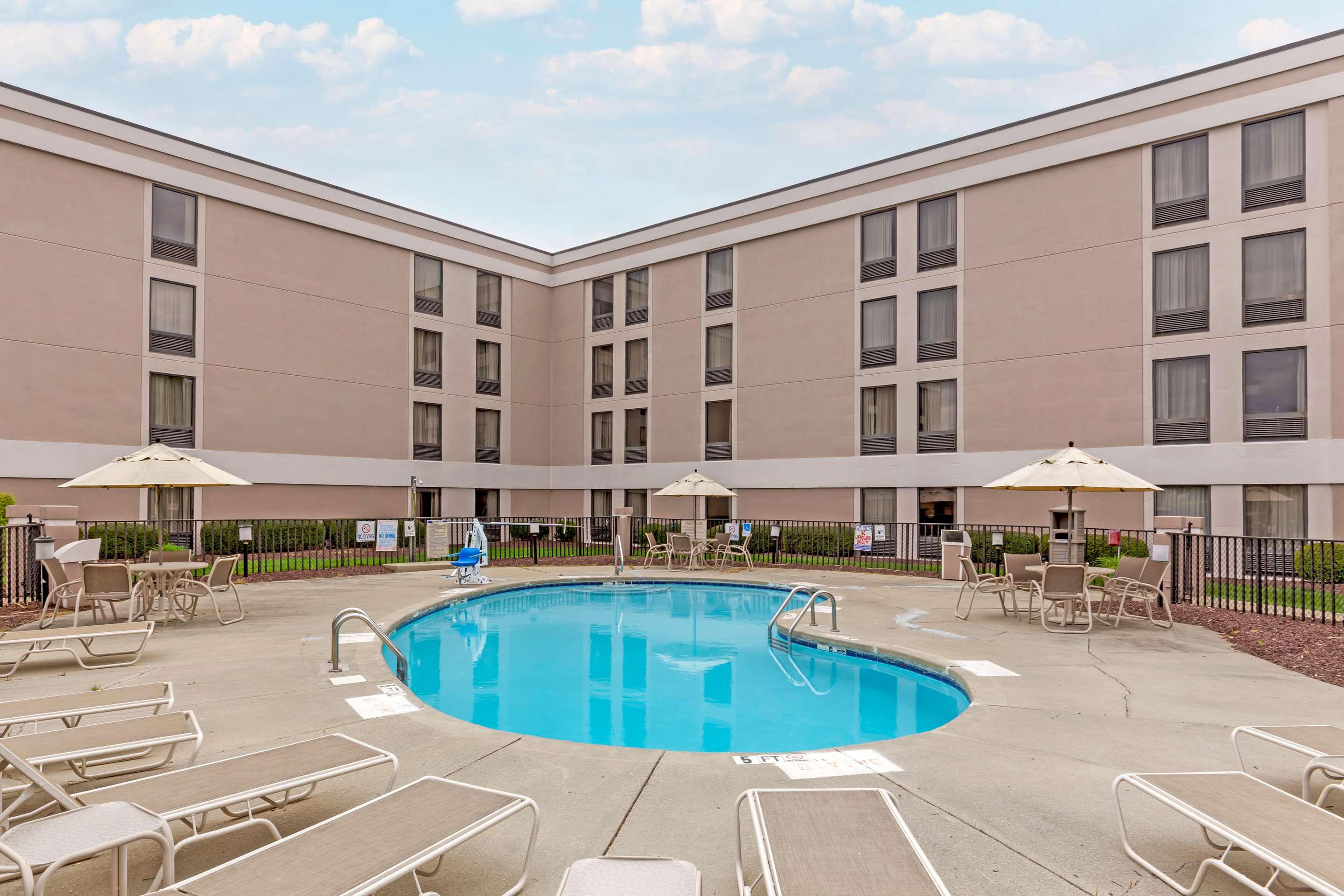 Outdoor pool | Comfort Inn University Durham - Chapel Hill