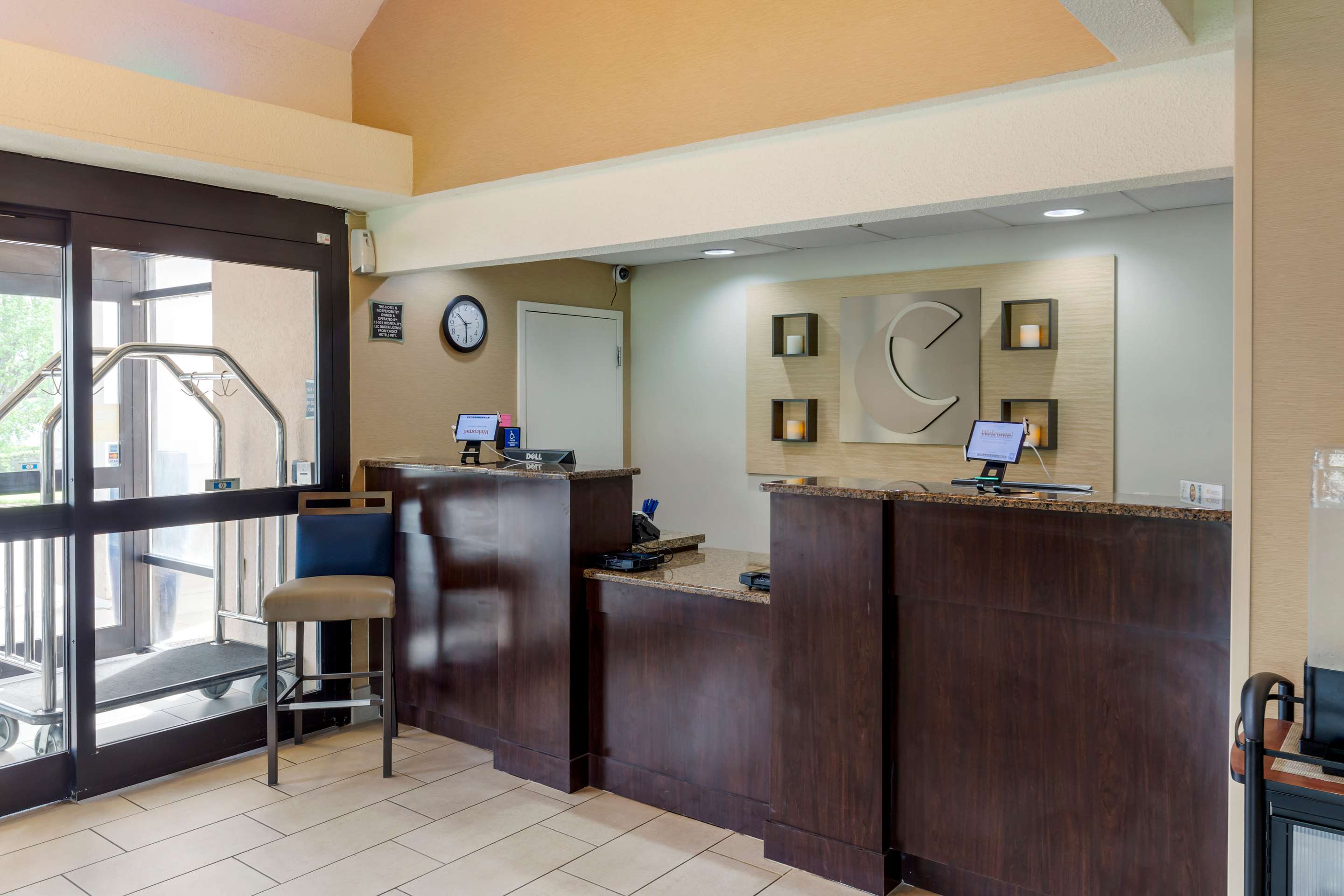 Front desk | Comfort Inn University Durham - Chapel Hill