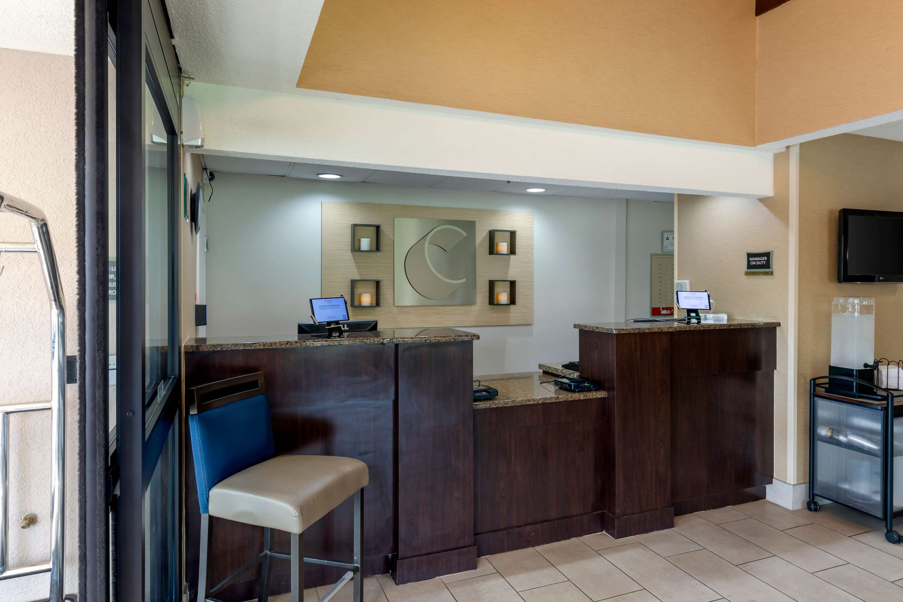 Front desk | Comfort Inn University Durham - Chapel Hill