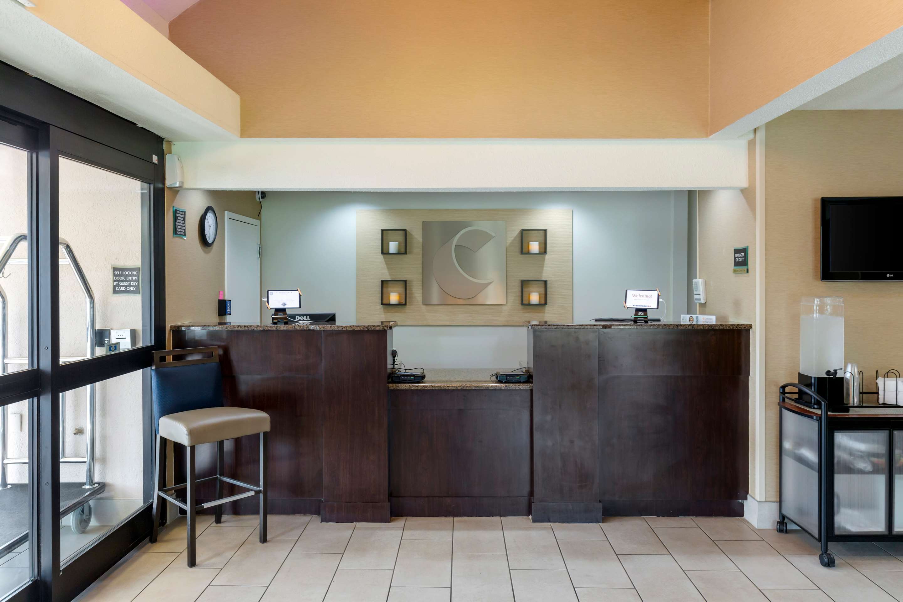 Front desk | Comfort Inn University Durham - Chapel Hill