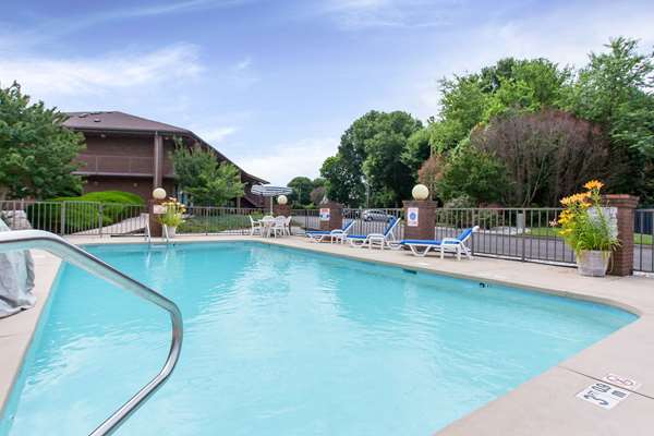 Pool - Quality Inn Mt Airy