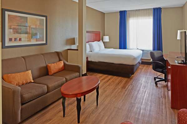  - Comfort Suites Asheville - I-26, Exit 33