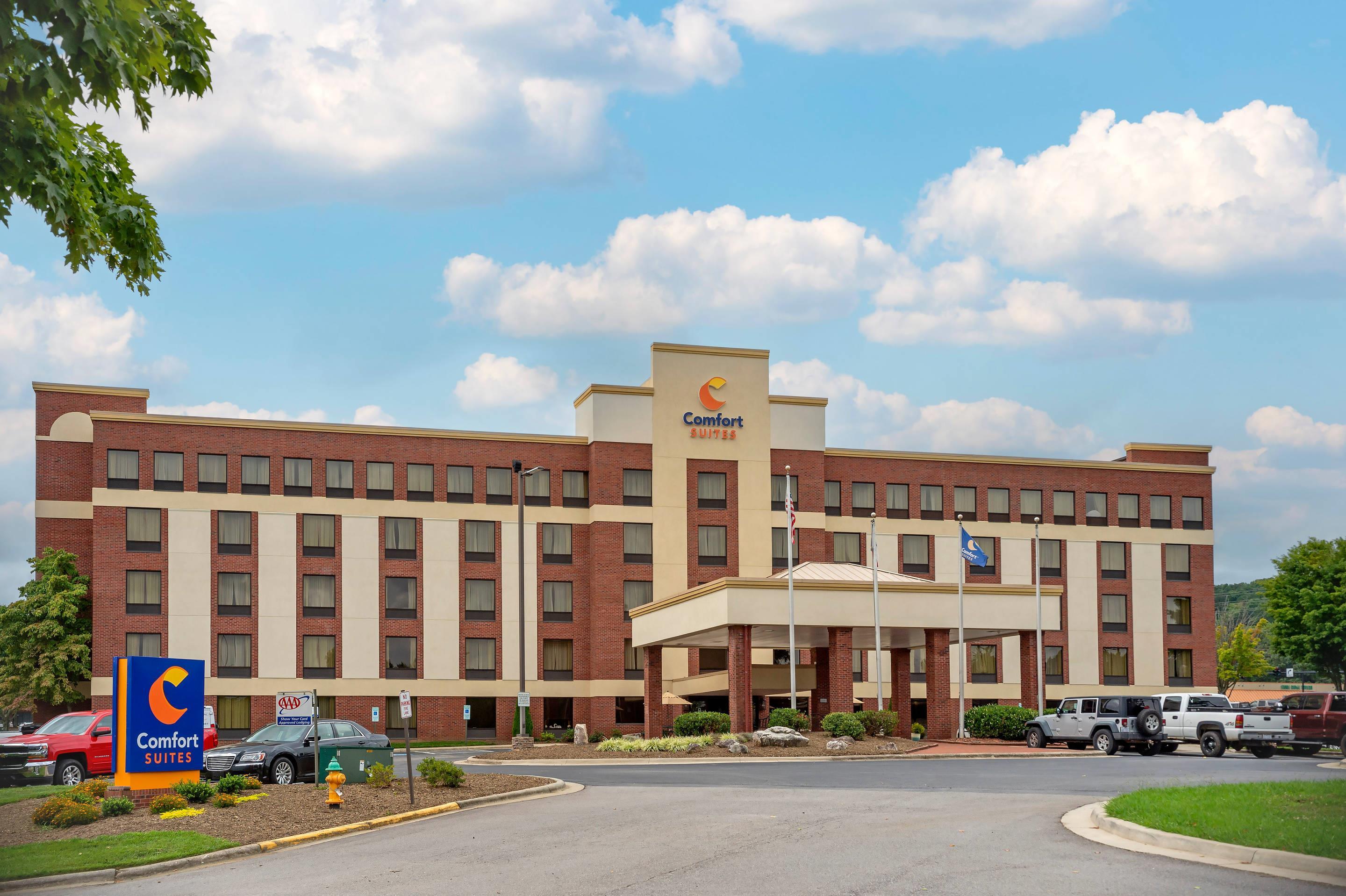 Hotel exterior | Comfort Suites Outlet Center