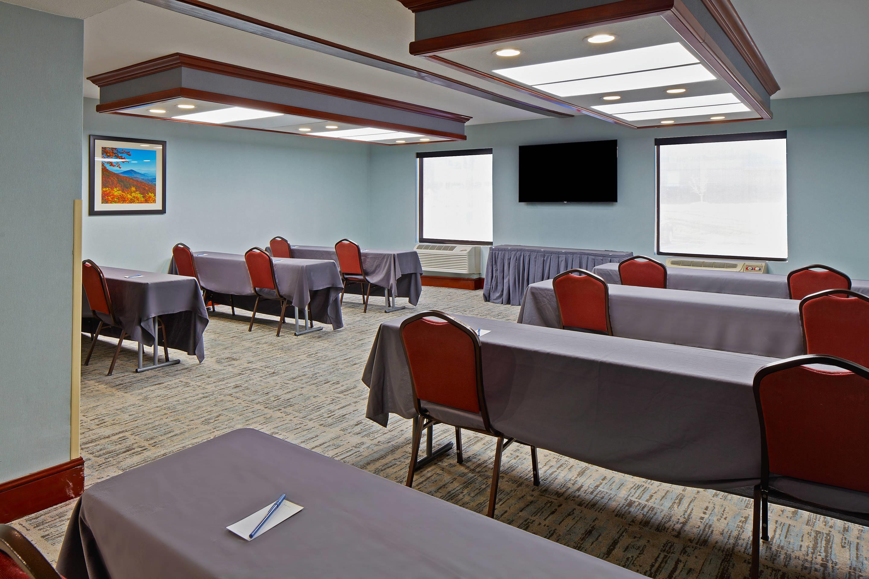 Meeting room | Comfort Suites Outlet Center