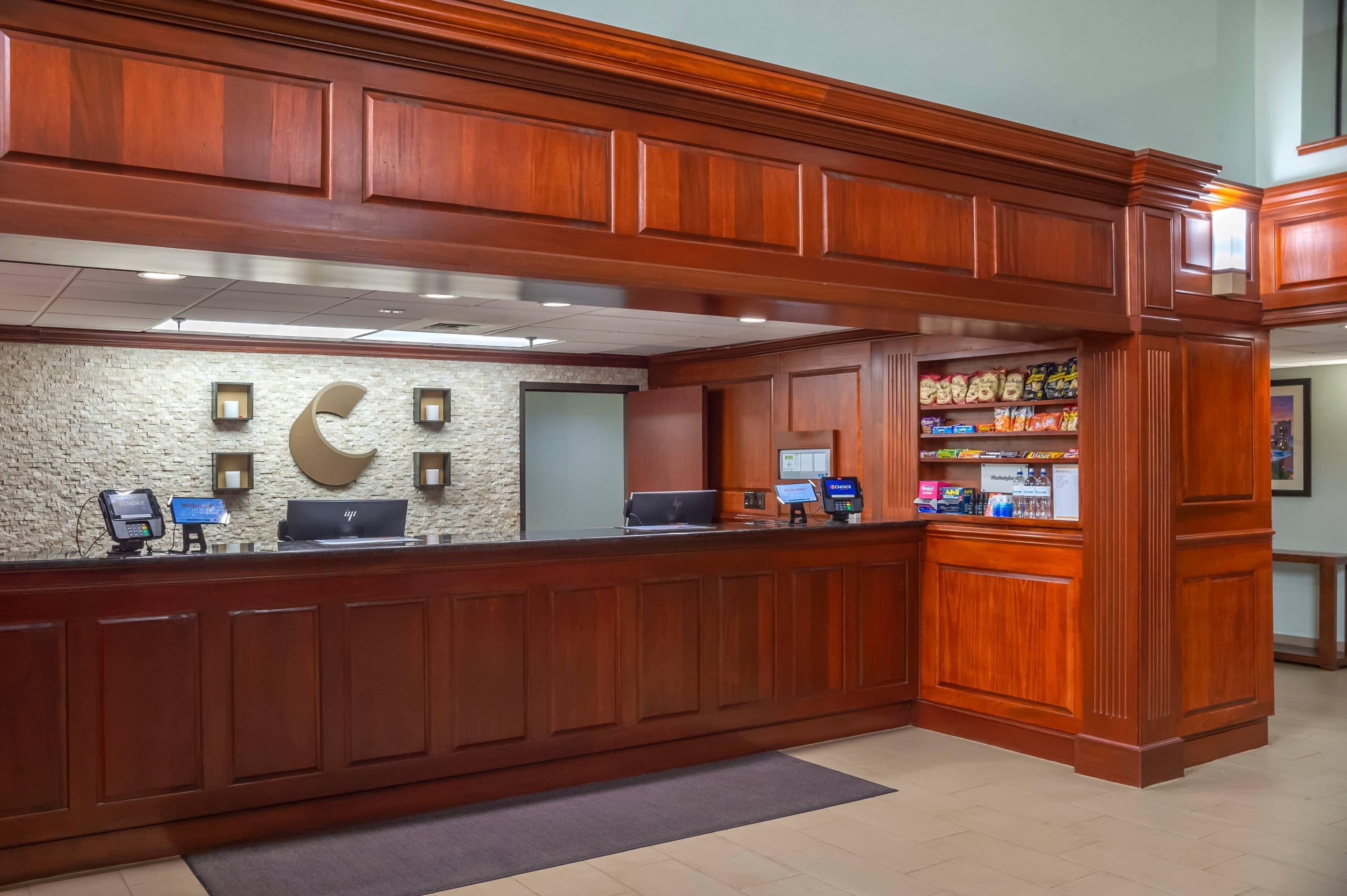 Front desk | Comfort Suites Outlet Center