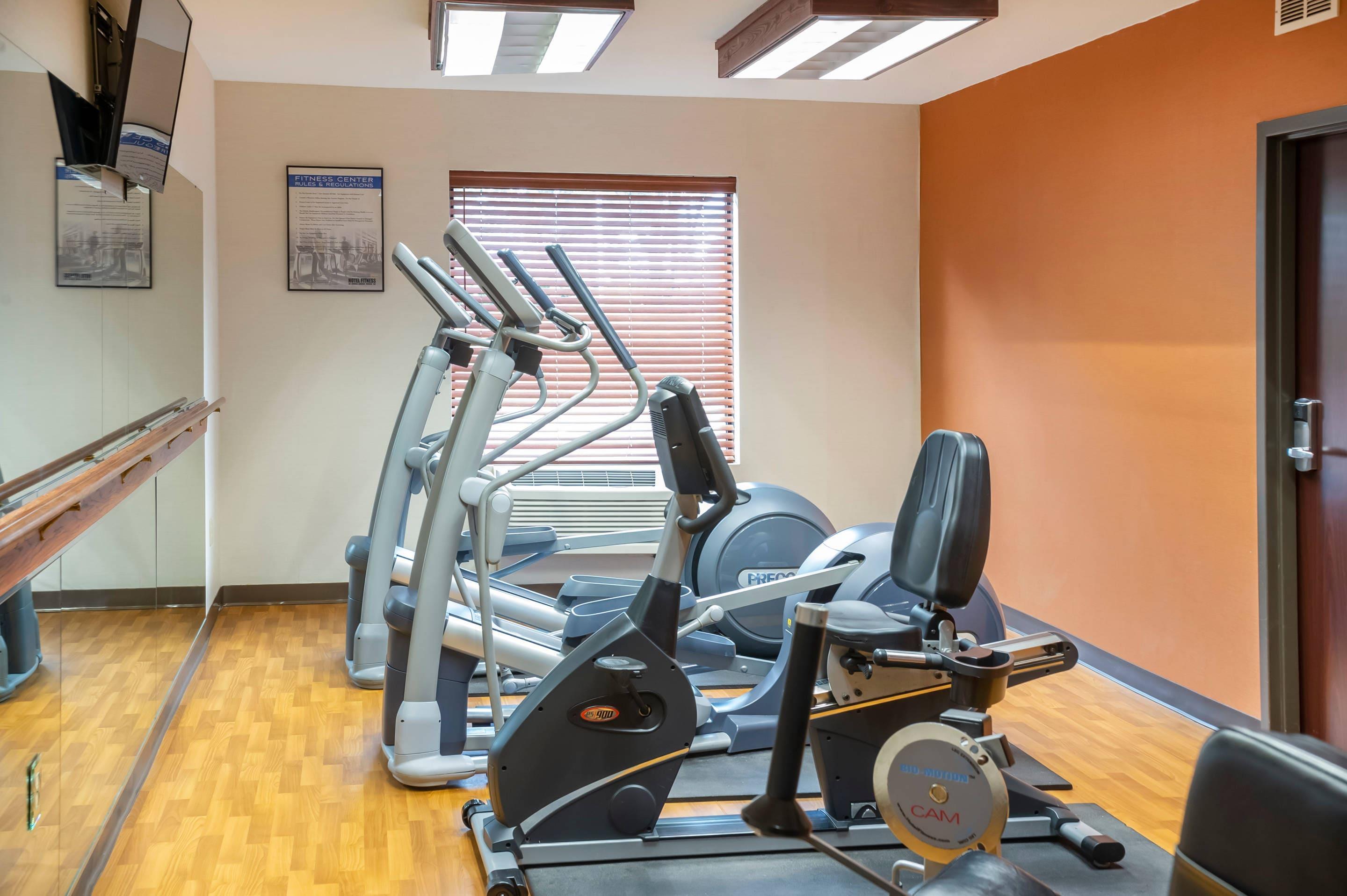 Fitness center | Comfort Suites Outlet Center