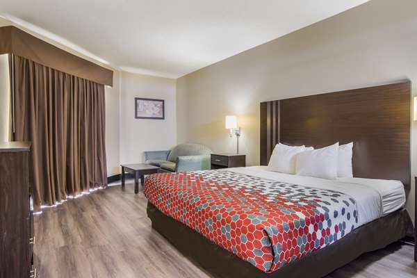 Suite - Econo Lodge Garner